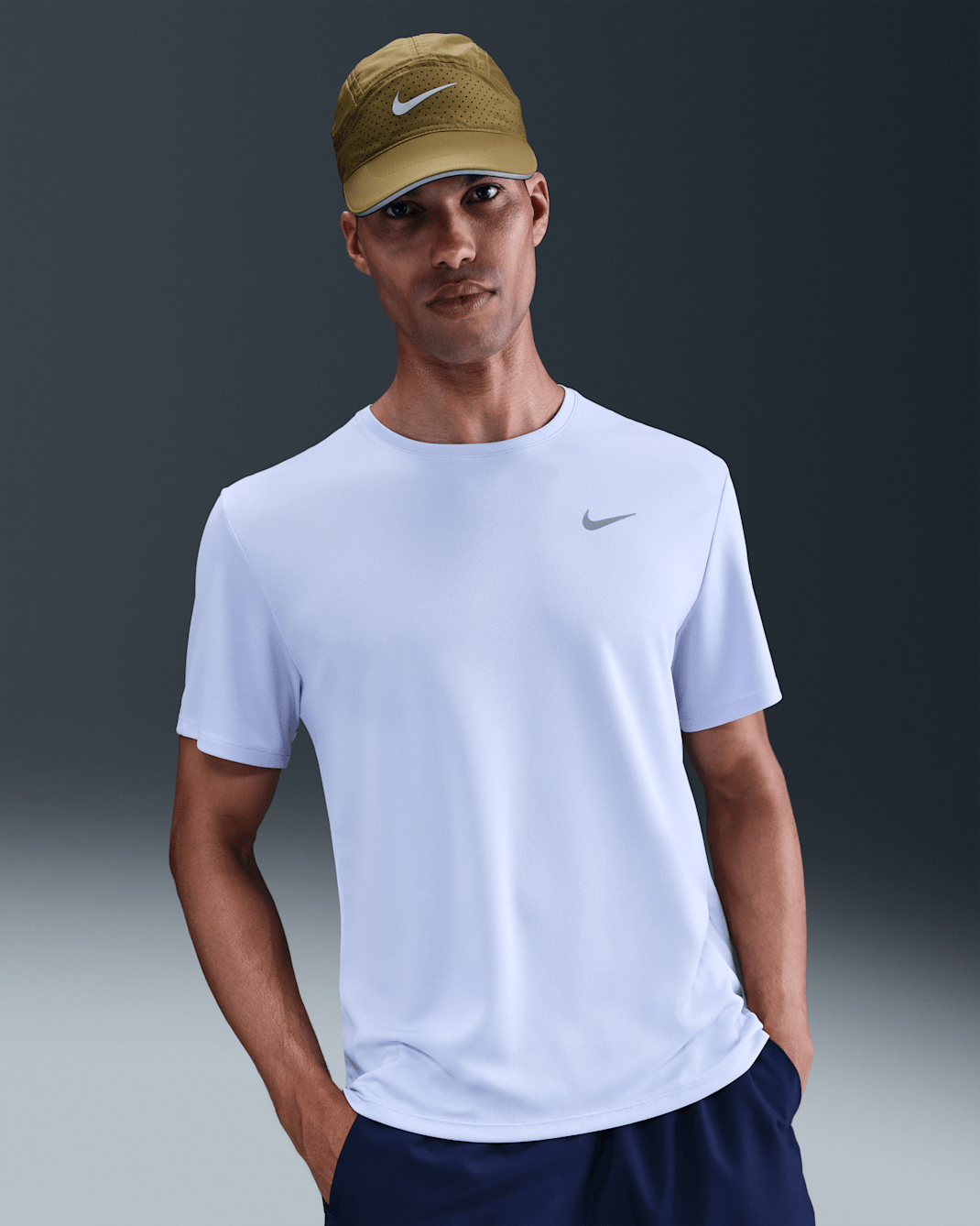 Nike Miler Nike Dri-FIT UV Kurzarm-Laufoberteil für Herren - Ghost