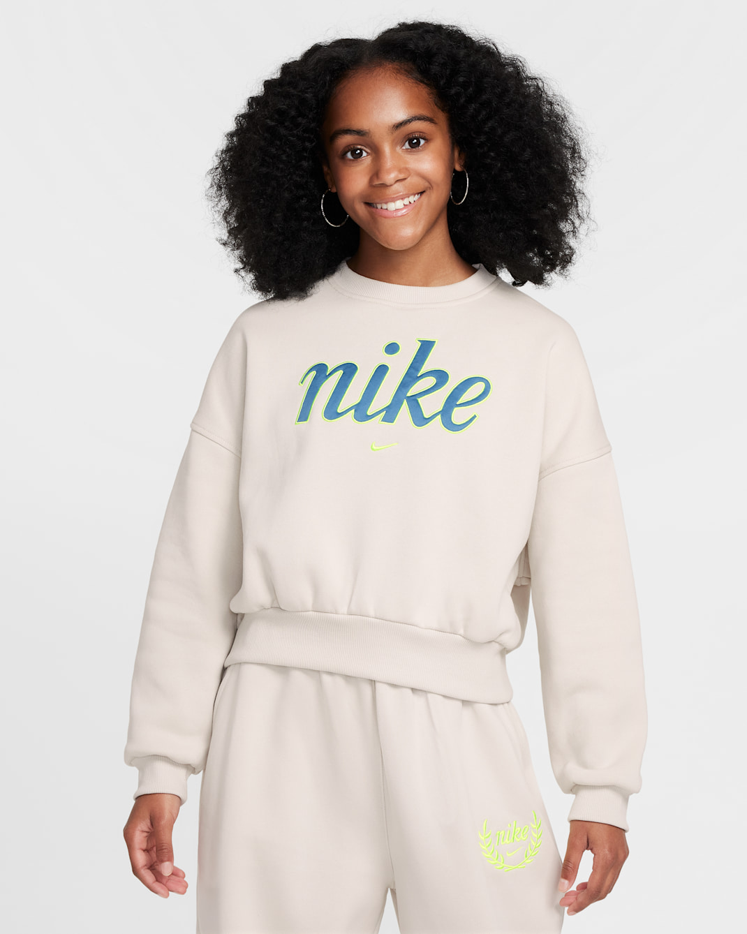 Nike Sportswear Club Fleece Girls' Boxy Crew-Neck Sweatshirt - Light Bone/Volt