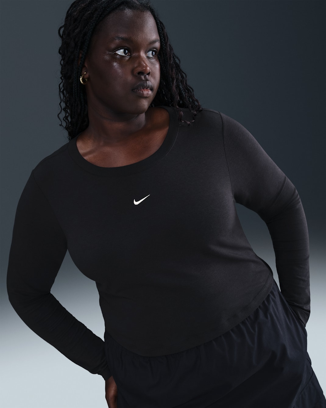 Nike Sportswear Chill Knit karcsúsított, hosszú ujjú, rövid szabású női felső (plus size méret) - Fekete/Sail