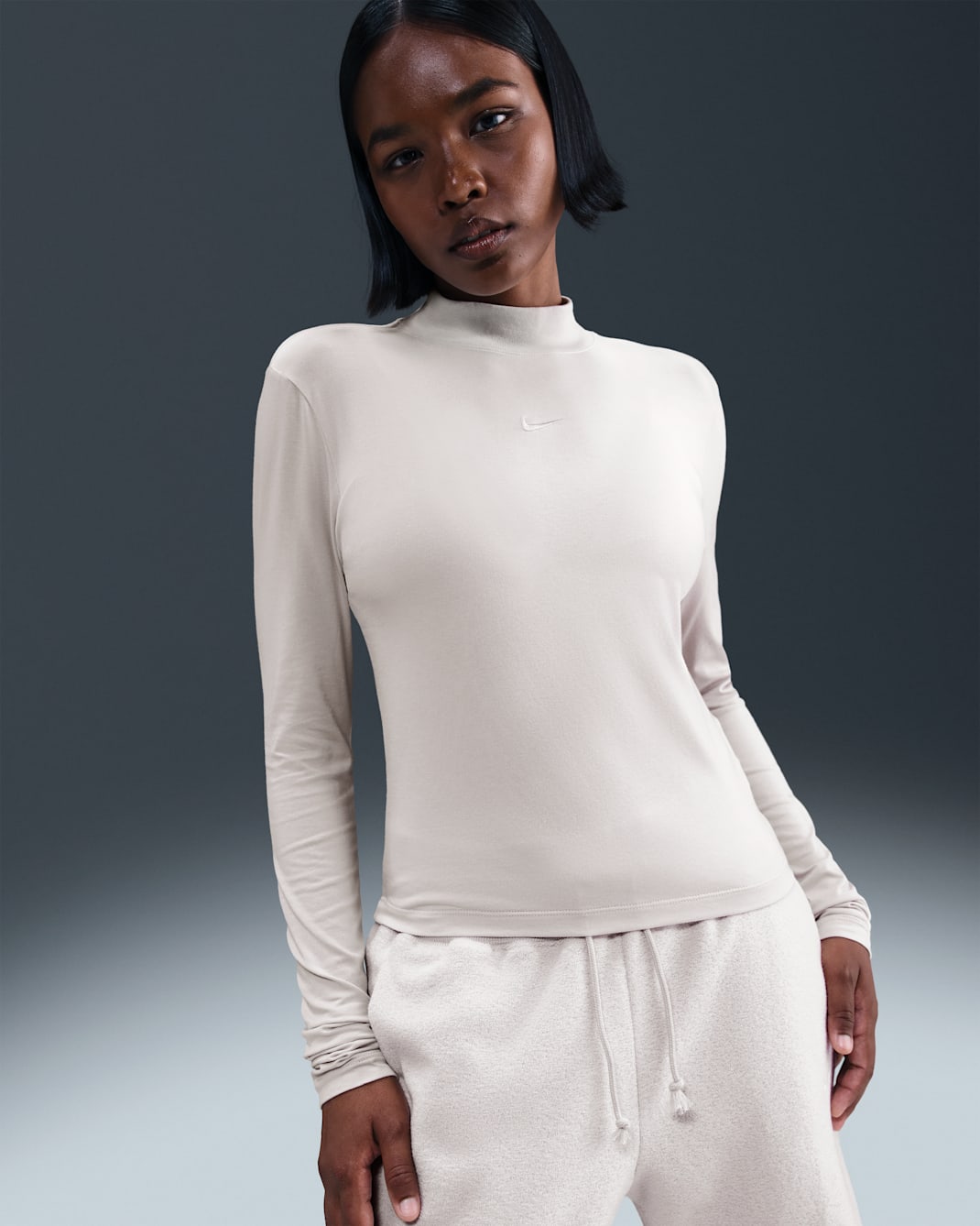 Playera de manga larga slim con cuello alto para mujer Nike Sportswear Chill Knit - Hueso claro
