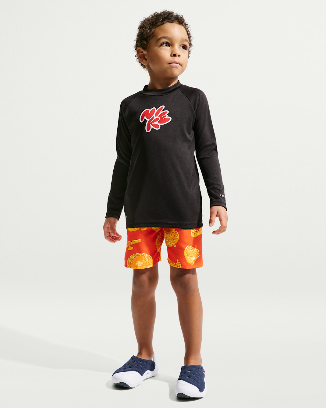 Shorts de vóleibol con forro interior de 13 cm para niños talla pequeña Nike Swim Breaker - Naranja motor/Leche de coco/Blanco