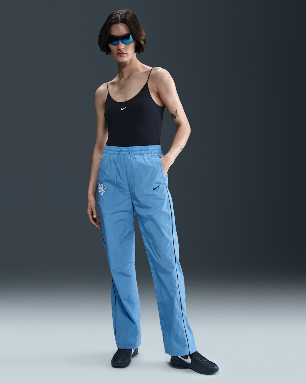 Netherlands Windrunner Women's Nike Football High-Waisted Woven Pants - Blue Beyond/Black/Black