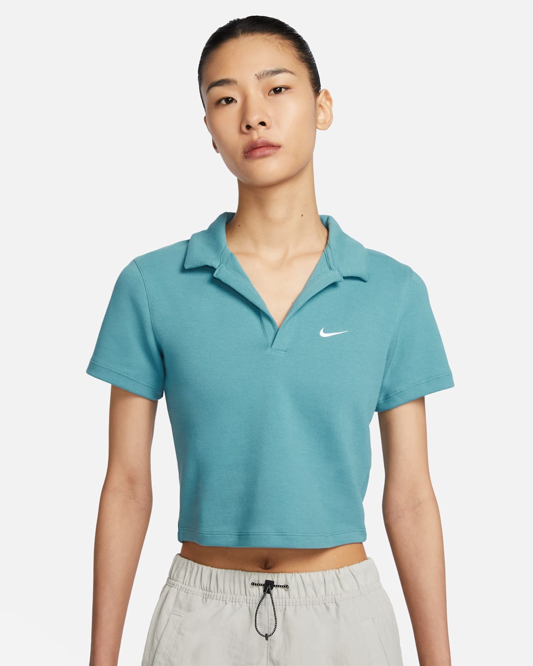 เสื้อโปโลแขนสั้นผู้หญิง Nike Sportswear Essential - Noise Aqua/ขาว