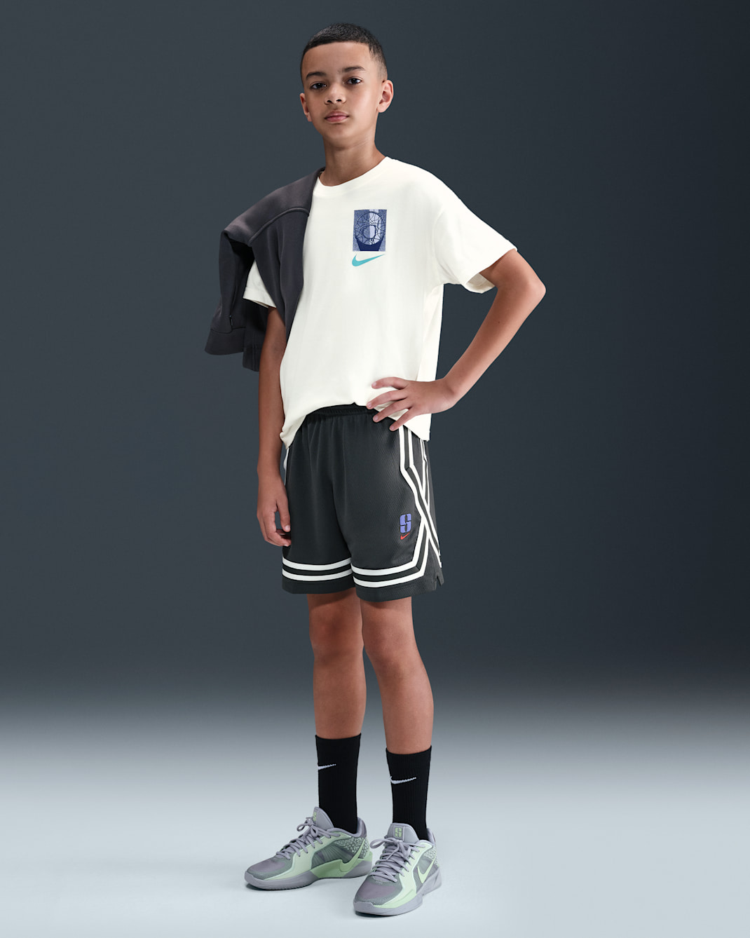 กางเกงบาสเก็ตบอลขาสั้นเด็กโต Dri-FIT Sabrina Crossover - Anthracite/Purple Pulse/Magic Ember