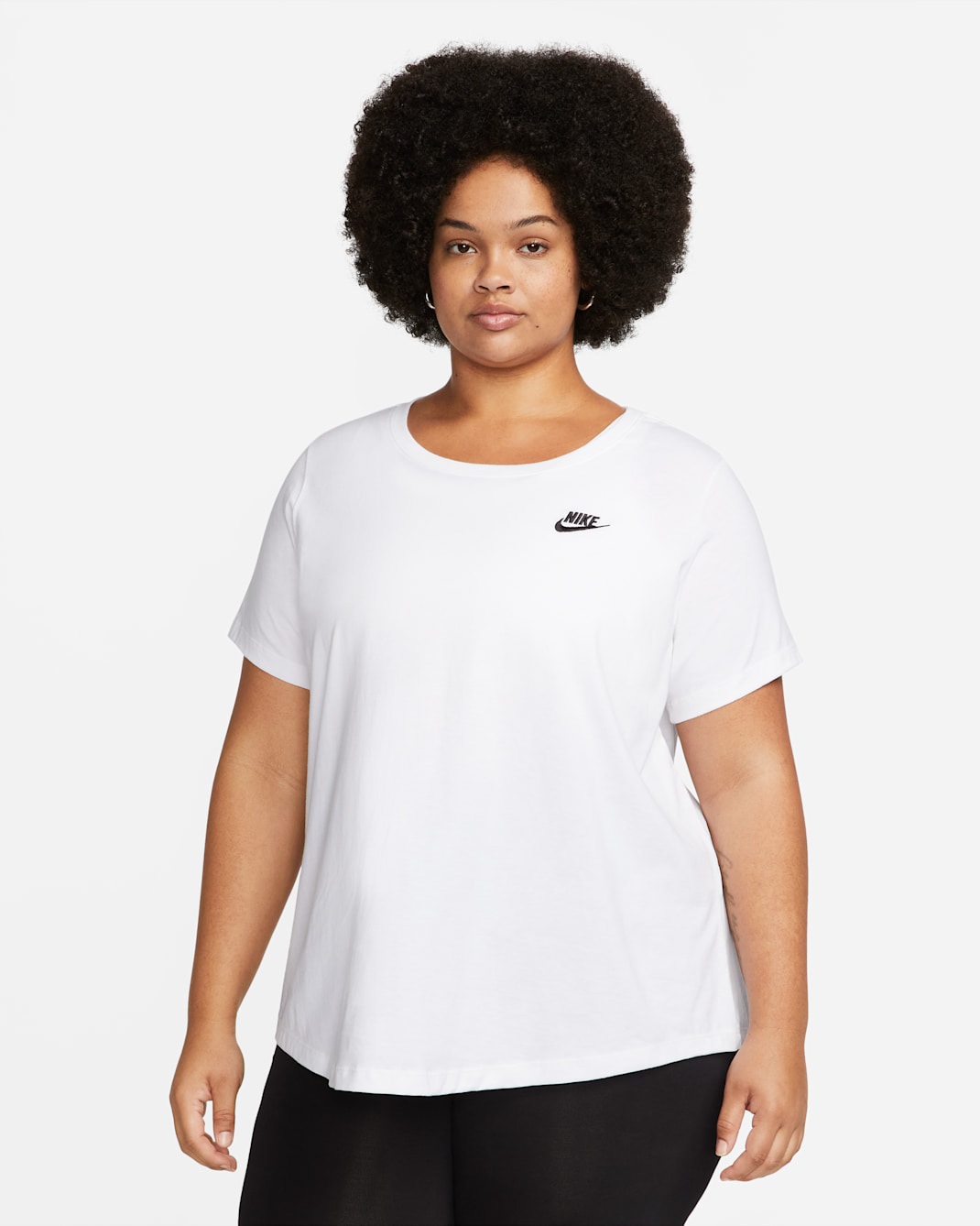 Nike Sportswear Club Essentials Damen-T-Shirt (große Größe) - Weiß/Schwarz