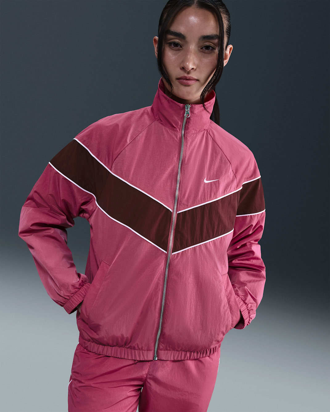 ナイキ ウィンドランナー ウィメンズ ルーズ UV ウーブン フルジップ ジャケット - スイートビート/セイル/バーガンディクラッシュ/セイル