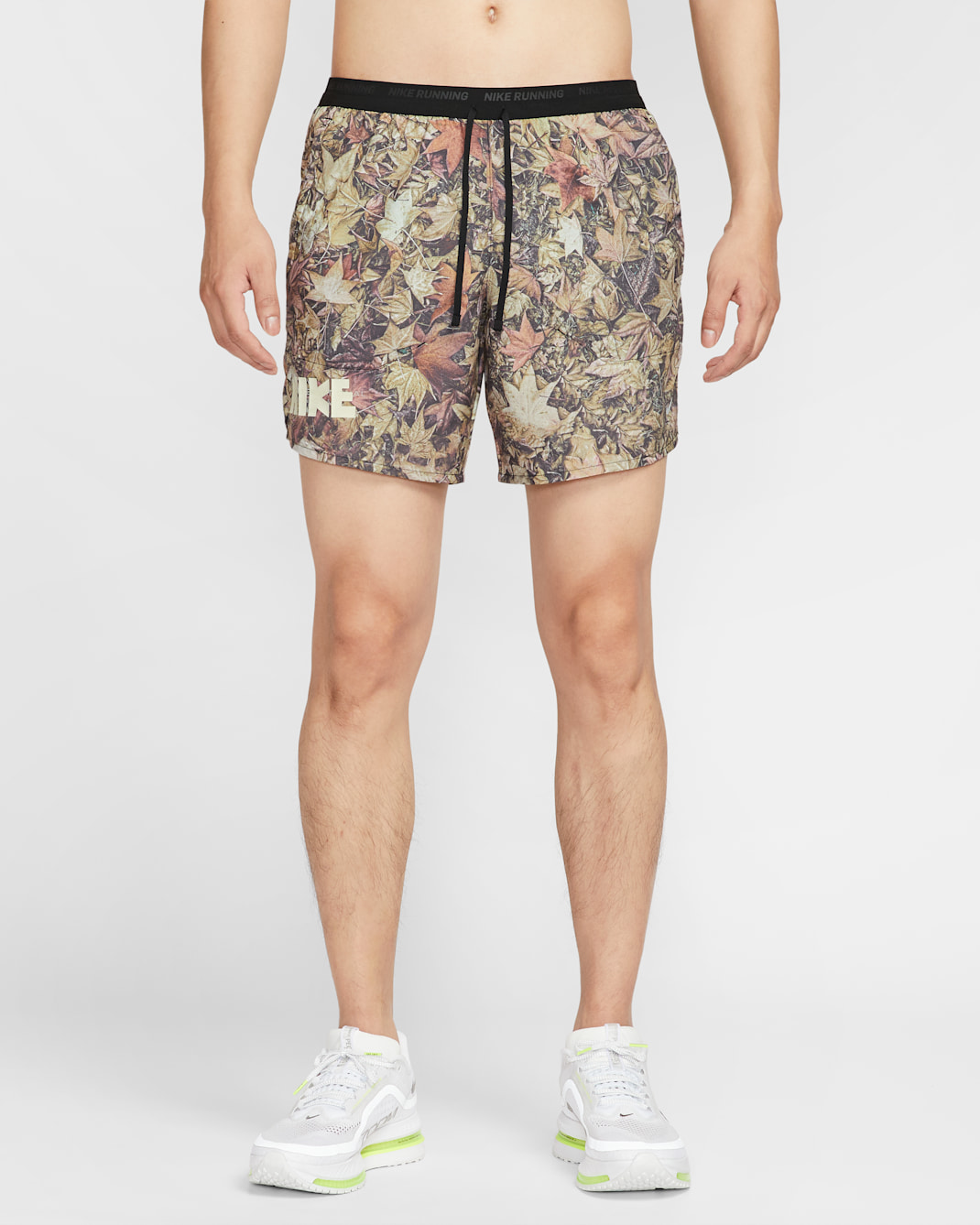 Nike Stride Men's Dri-FIT 18cm (approx) Brief-Lined Printed Running Shorts - Black/White/Hemp