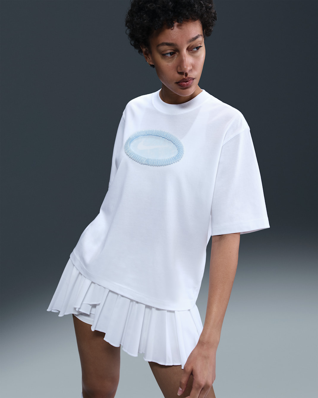 Playera de manga corta holgada con gráfico para mujer Nike Sportswear - Blanco