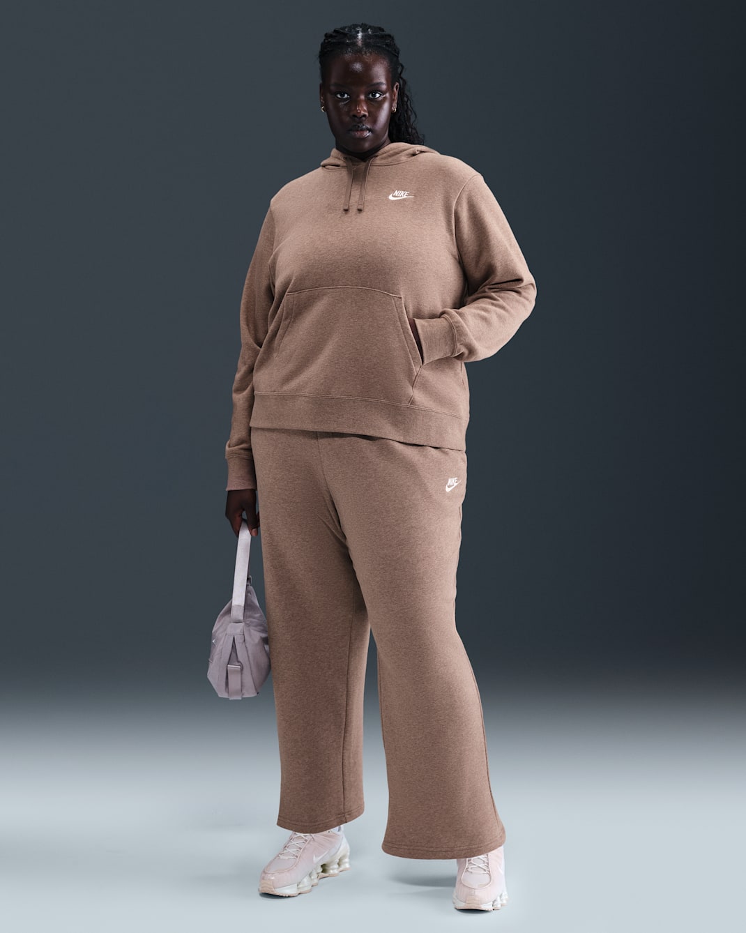 Nike Sportswear Club Fleece Women's Mid-Rise Wide-Leg Sweatpants (Plus Size) - Mink Brown/Heather/White