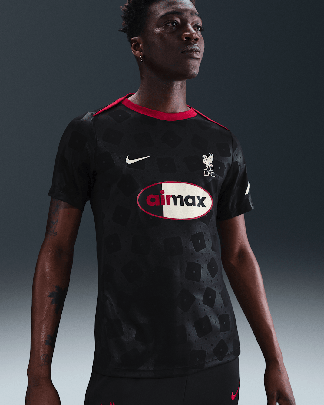 リバプール FC アカデミー プロ スペシャル エディション メンズ ナイキ Dri-FIT サッカー ショートスリーブ トップス - ブラック/ココナッツミルク