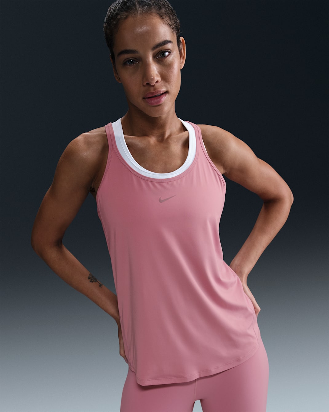 Camiseta de tirantes Dri-FIT con correas para mujer Nike One Classic - Rosa elemental/Negro