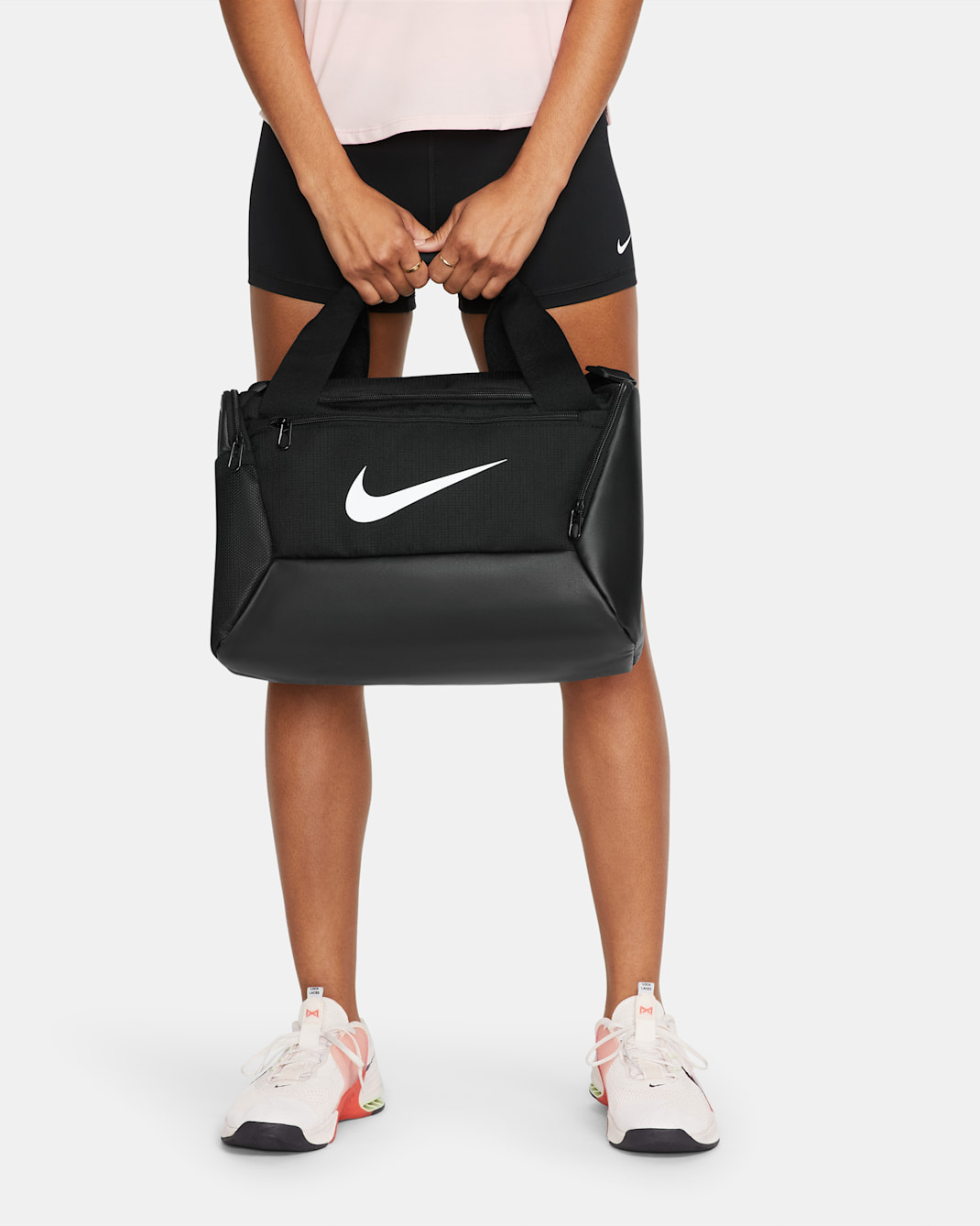 Nike Brasilia 9,5 Bolsa de deporte de entrenamiento (extrapequeña, 25 l) - Negro/Negro/Blanco