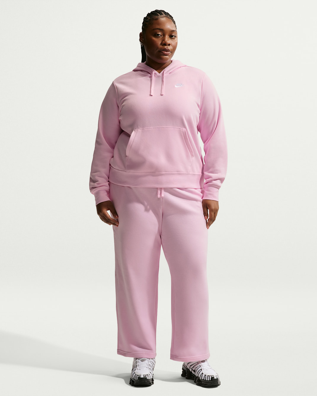 Nike Sportswear Club Fleece Women's Mid-Rise Wide-Leg Sweatpants (Plus Size) - Pink Foam/White