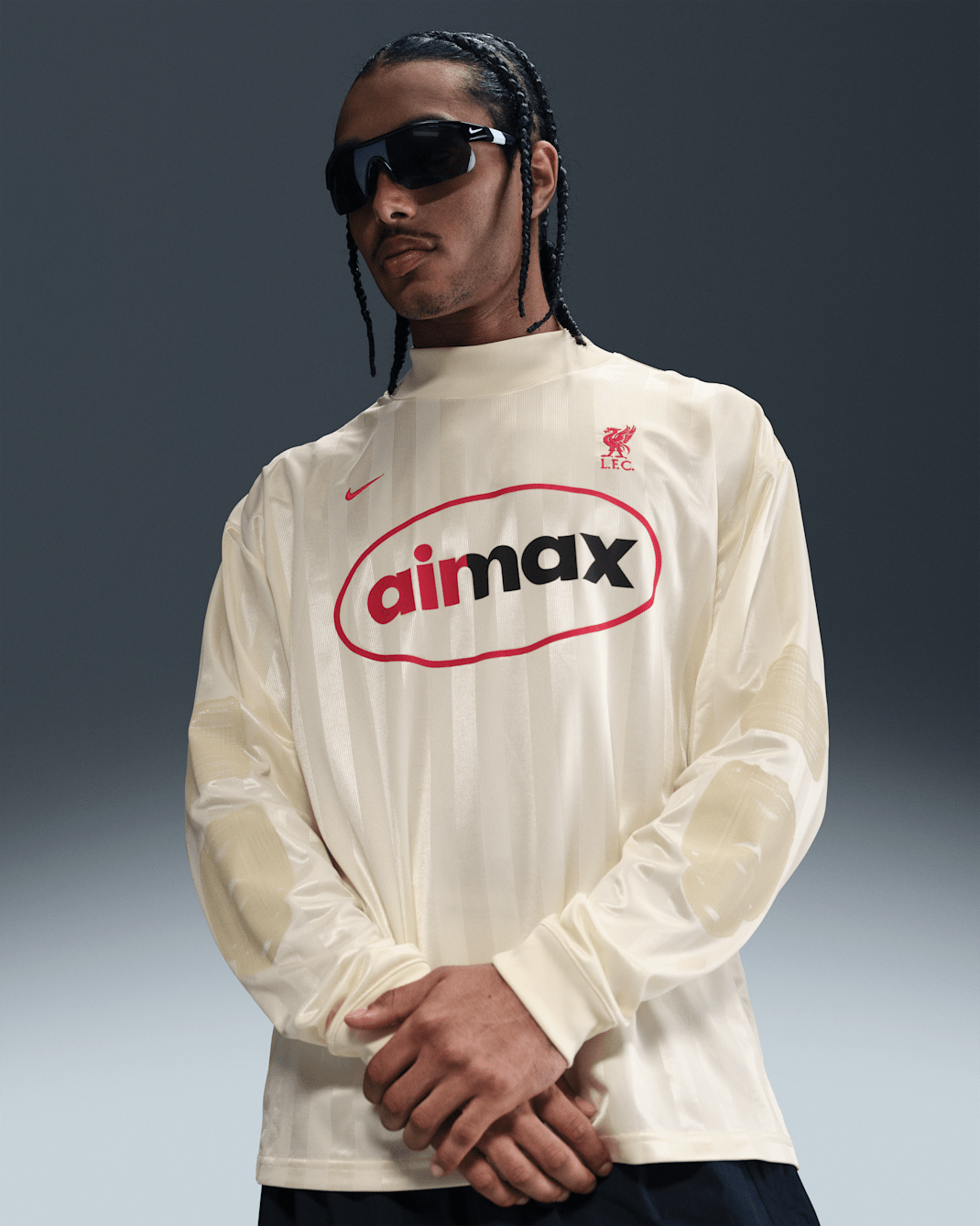 리버풀 FC 컬처 오브 풋볼 스페셜 에디션 남성 나이키 드라이 핏 축구 긴팔 탑 - 코코넛 밀크/짐 레드