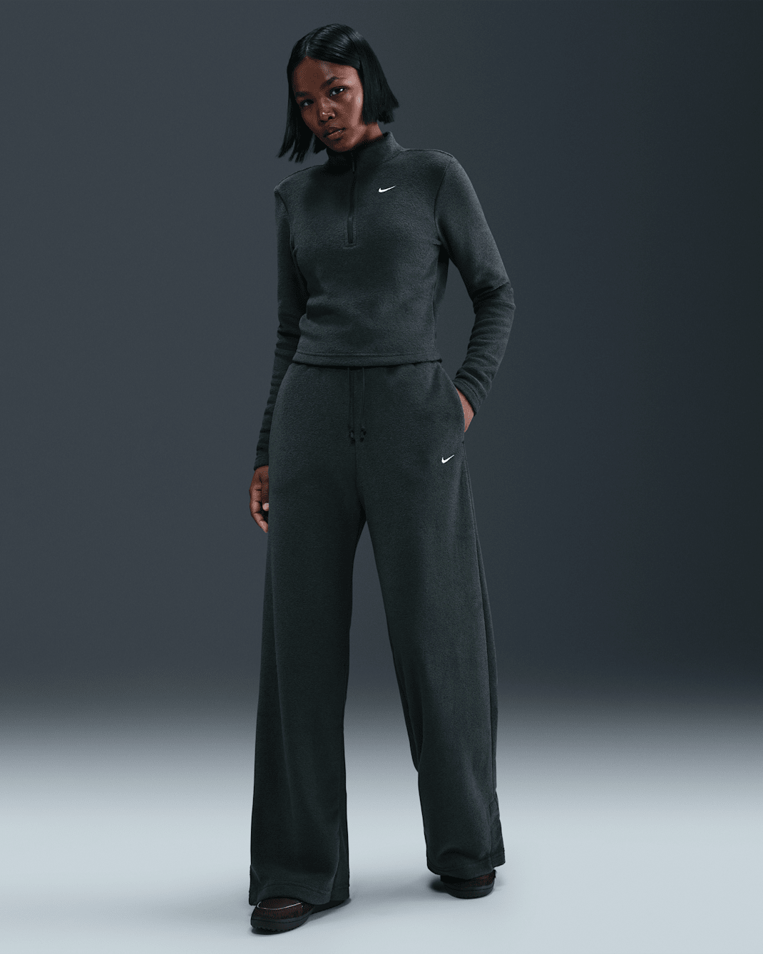 Pants de tejido Fleece cálidos de piernas anchas y tiro alto para mujer Nike Sportswear Phoenix Plush - Alga/Vela