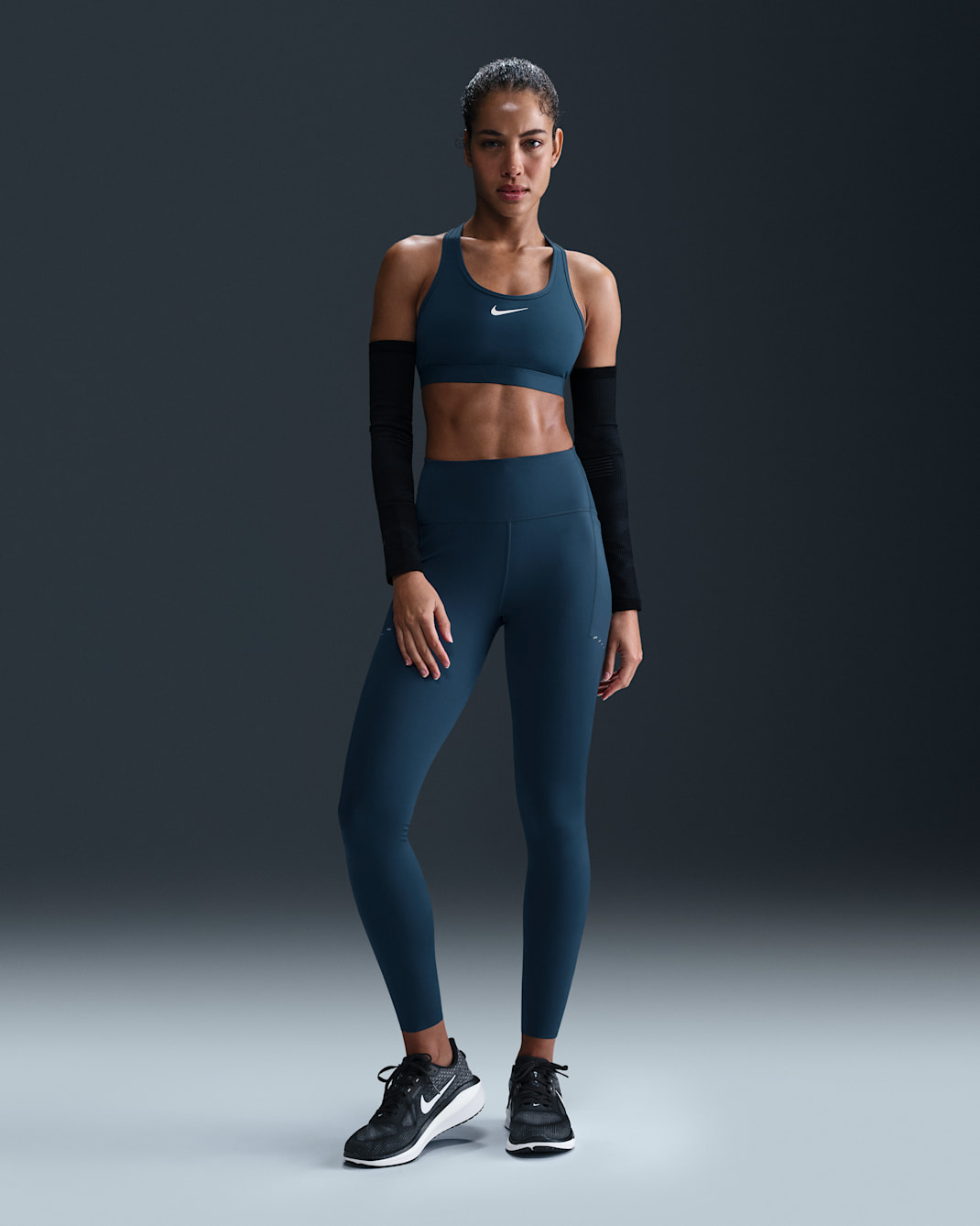 Leggings de correr de tiro alto de 7/8 con bolsillos para mujer Nike Swift - Azul marino militar