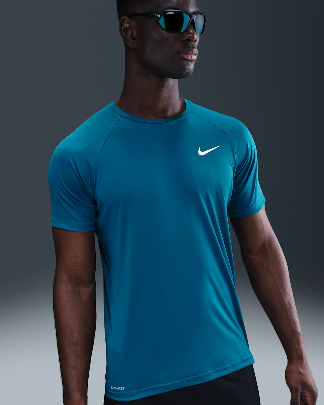 Camiseta Hydroguard de natación de manga corta para hombre Nike Essential - Verde abismo/Blanco