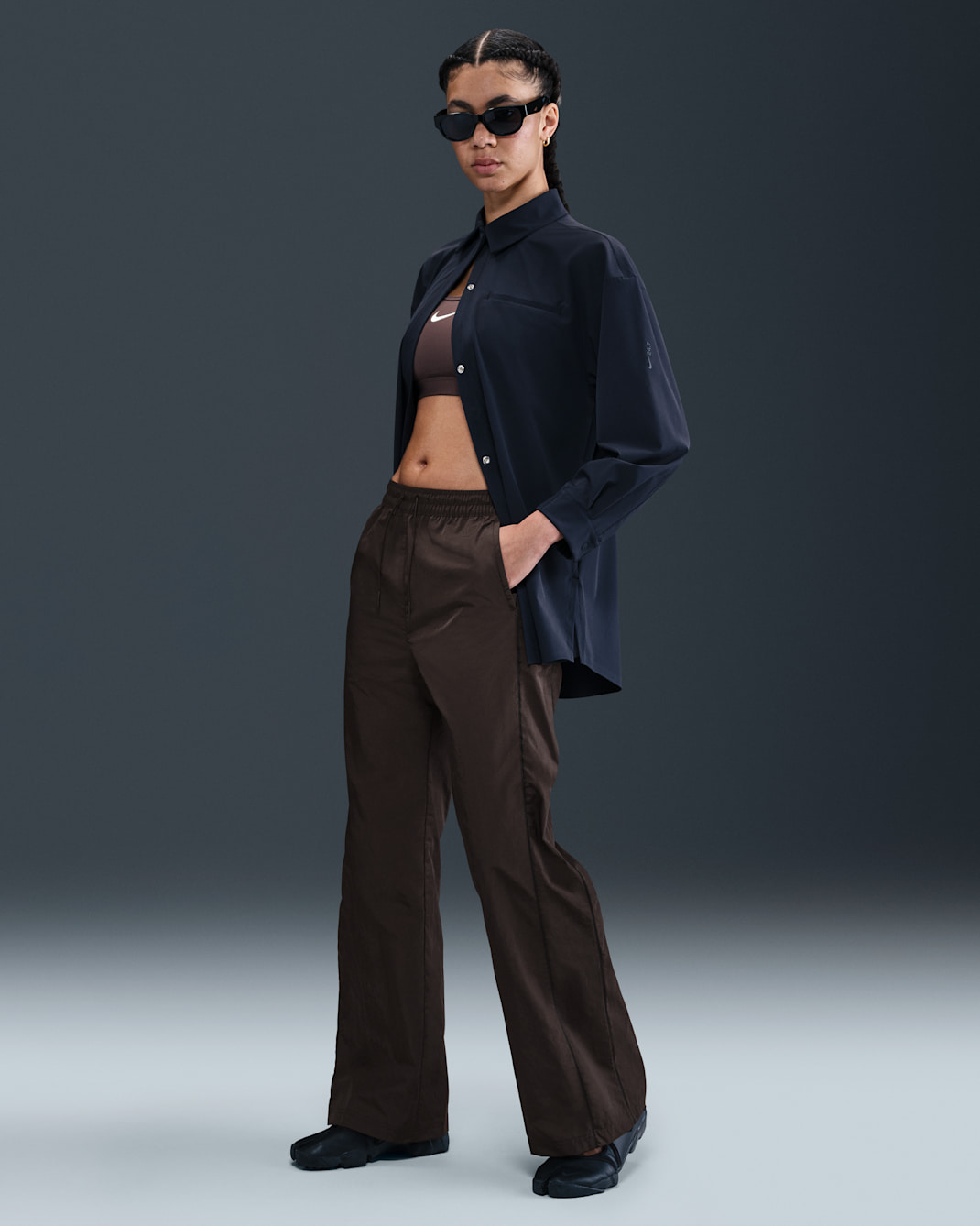 Pants con dobladillo abierto de tejido Woven de tiro alto para mujer Nike Windrunner - Marrón terciopelo/Negro/Blanco