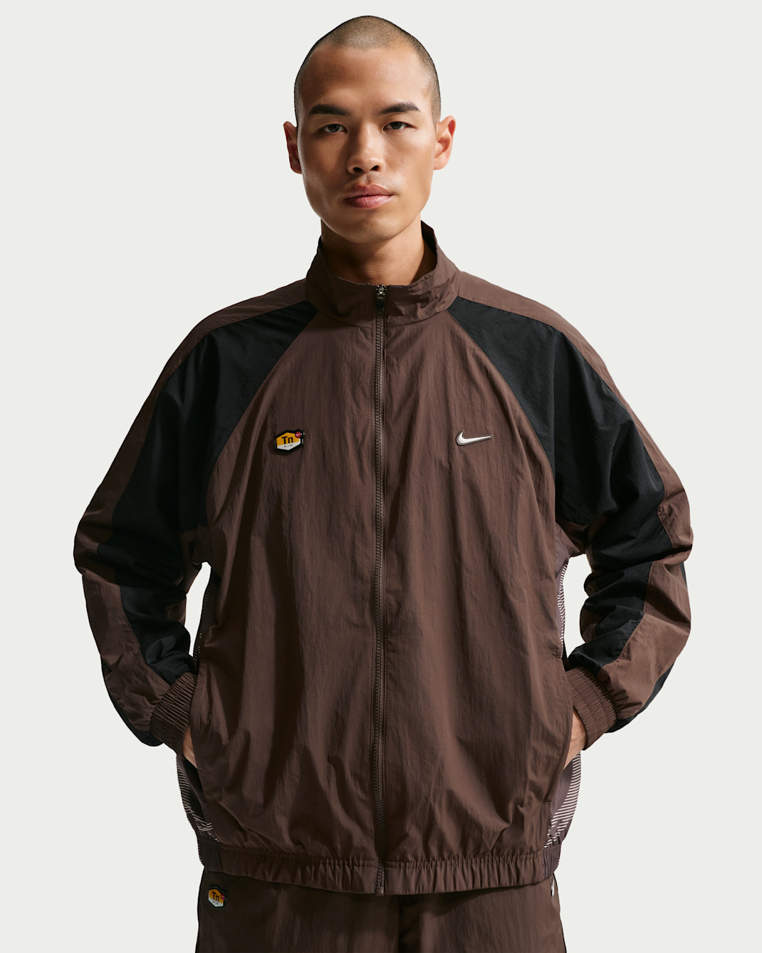 Nike Sportswear Tuned Air vevd friidrettsoverdel til herre - Baroque Brown/Svart