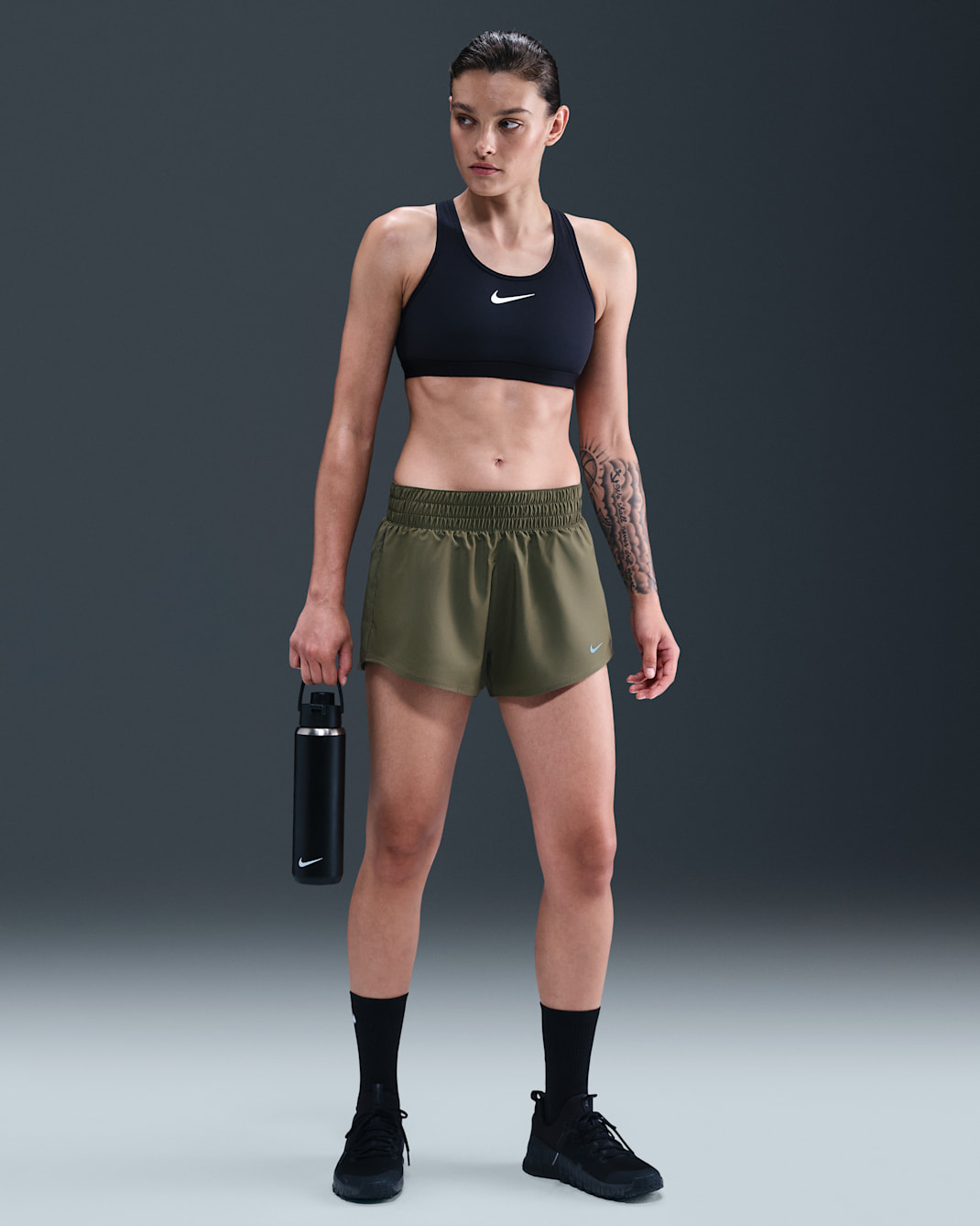 Damskie spodenki ze średnim stanem i wszytą bielizną Dri-FIT Nike One 7,5 cm - Medium Olive