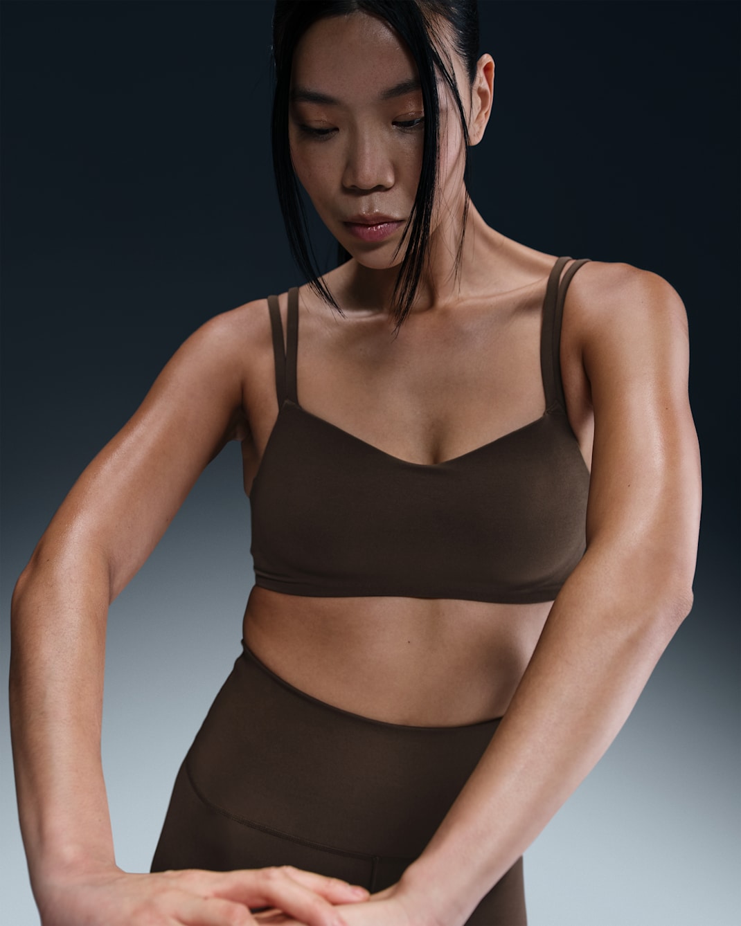 Nike Zenvy Strappy Bra deportivo de baja sujeción con almohadillas para mujer - Marrón barroco/Blanco