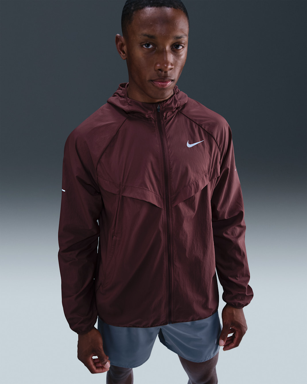 Damska kurtka do biegania z ochroną przed promieniowaniem UV Repel Nike Stride - Burgundy Crush/Burgundy Crush