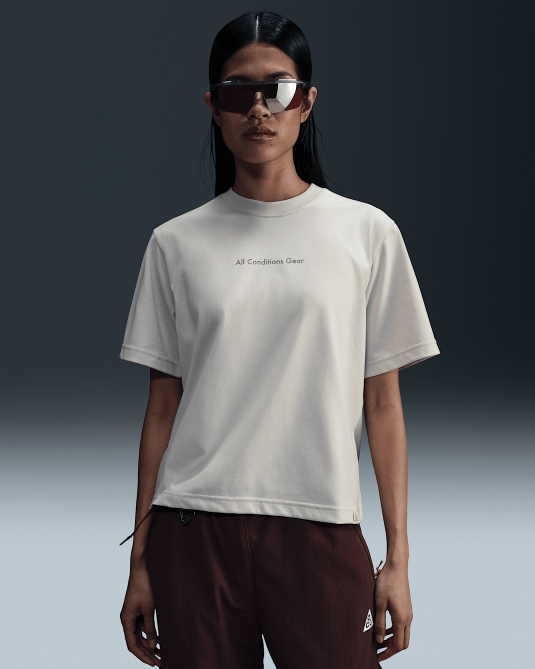 Nike ACG 女款 Dri-FIT 寬鬆短袖 T 恤 - Light Orewood Brown