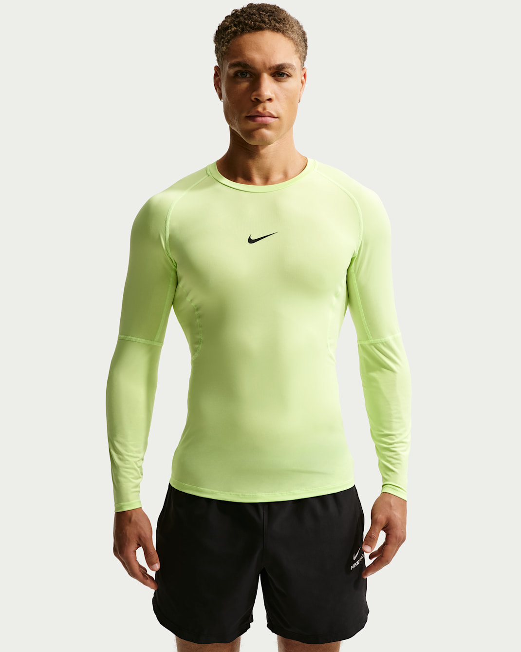 Pánské přiléhavé fitness tričko Dri-FIT Nike Pro s dlouhým rukávem - Light Liquid Lime/Černá