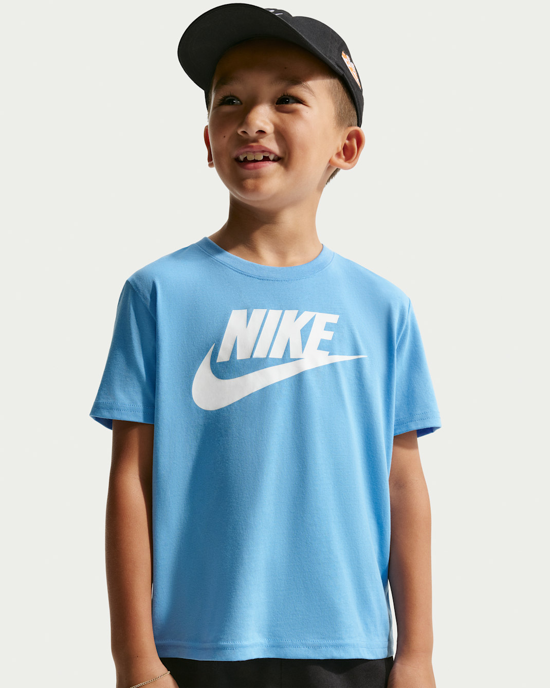 Playera con tenis Air Max para niños de talla pequeña Nike - Azul universitario