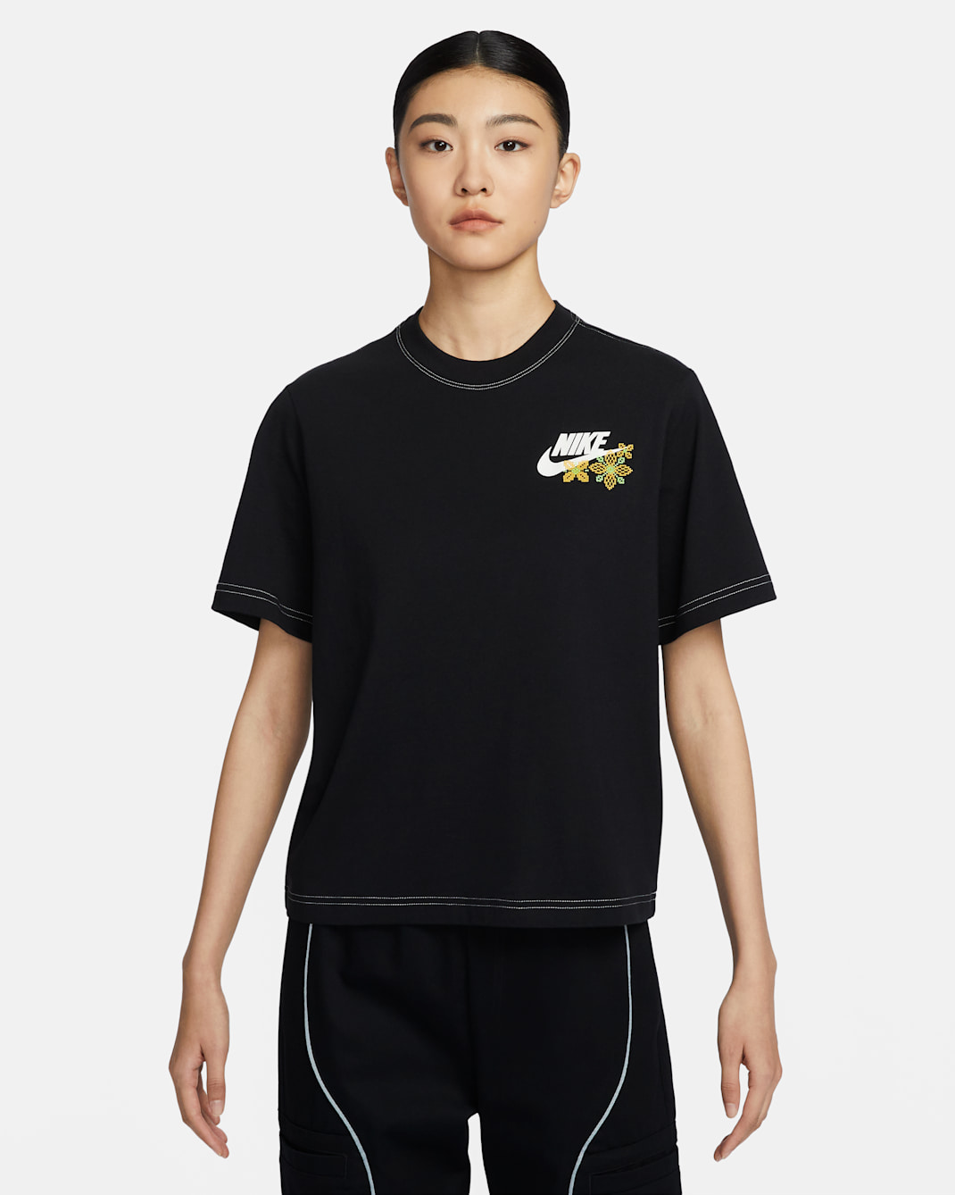 Nike Sportswear 女款箱型 T 恤 - 黑色
