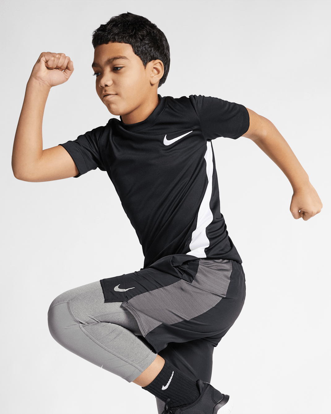 เสื้อเทรนนิ่งแขนสั้นเด็กโต Nike Dri-FIT (ชาย) - ดำ/ขาว/ขาว