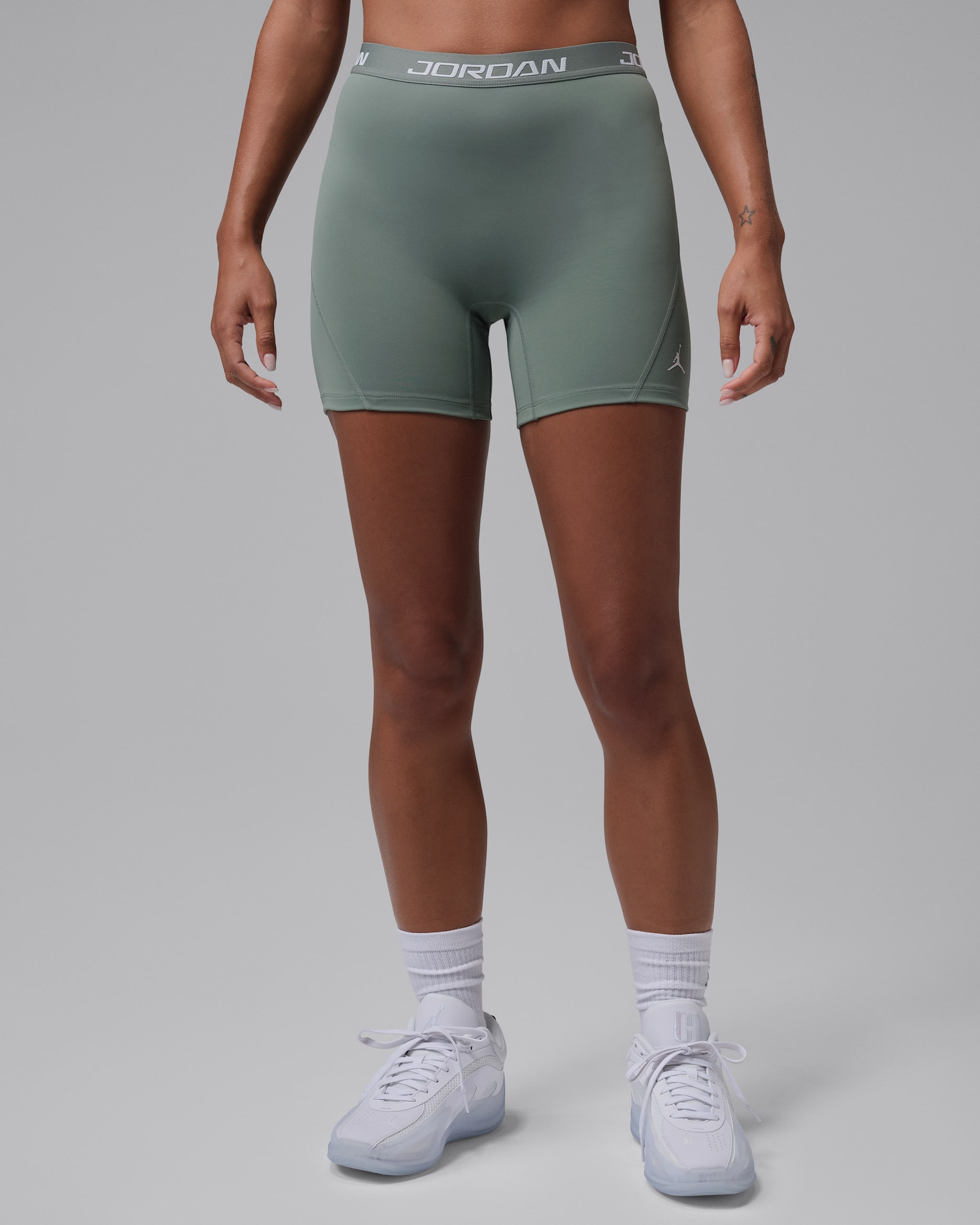 Short taille haute Dri-FIT Jordan Sport Essentials 13 cm pour femme - Clay Green/Blanc