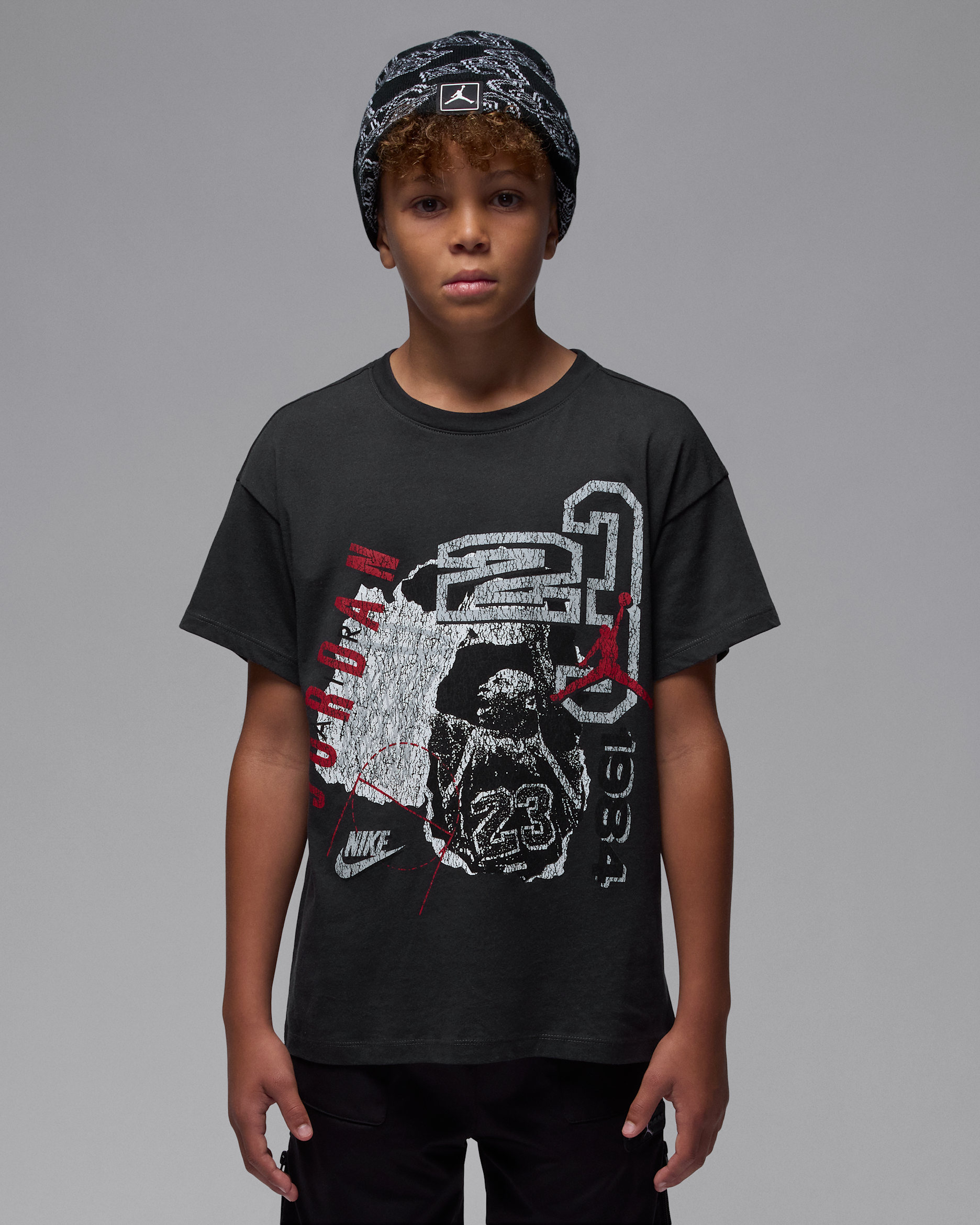 Playera '84 Scrapbook para niños talla grande Jordan - Sombrío apagado