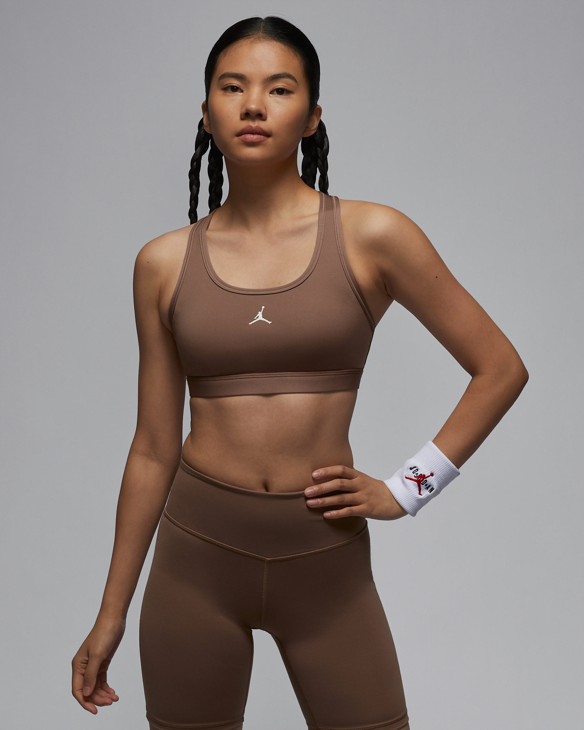 Jordan Sport 女款中度支撐型襯墊 Jumpman 運動內衣 - Archaeo Brown/白色