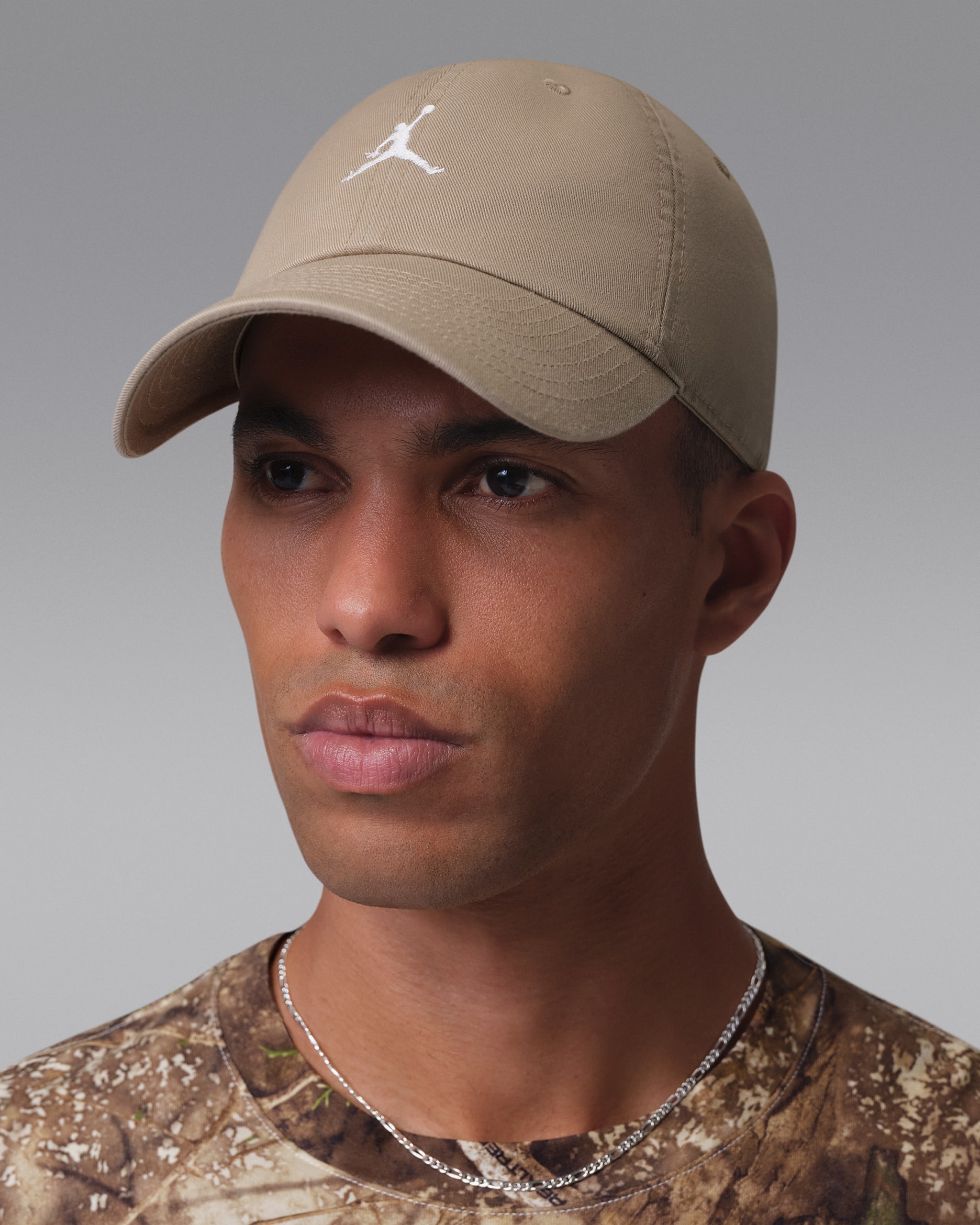 조던 클럽 언스트럭처 커브 빌 모자 - 카키/세일