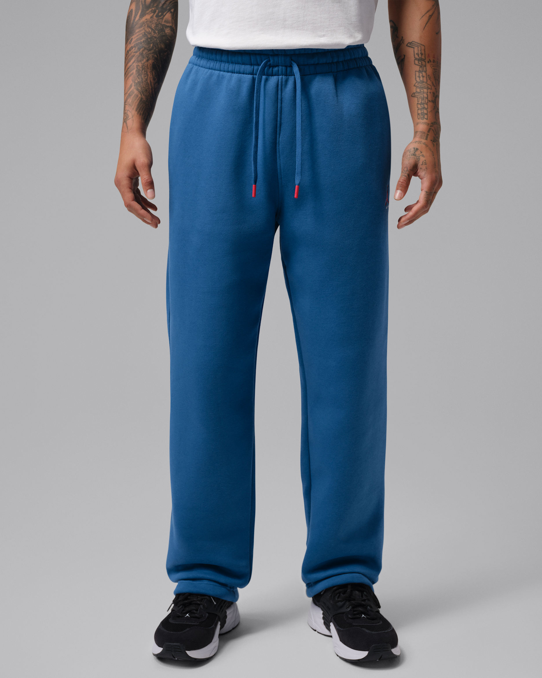 Pantalon à ourlet ouvert en tissu Statement Fleece Jordan Brooklyn pour homme - True Blue/University Red