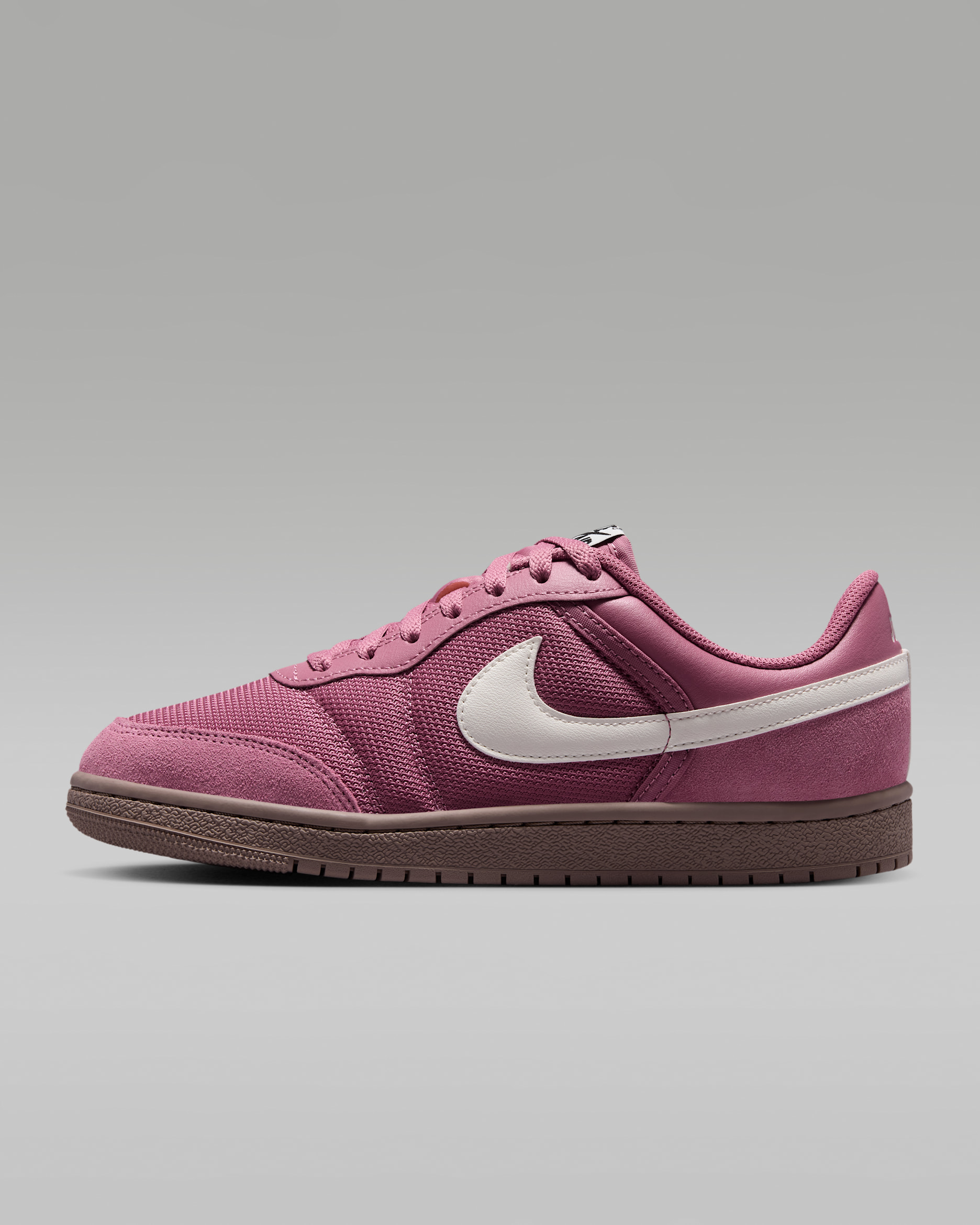 Air Jordan Skyline Low damesko - Desert Berry/Svart/Gum Medium Brown/Sail