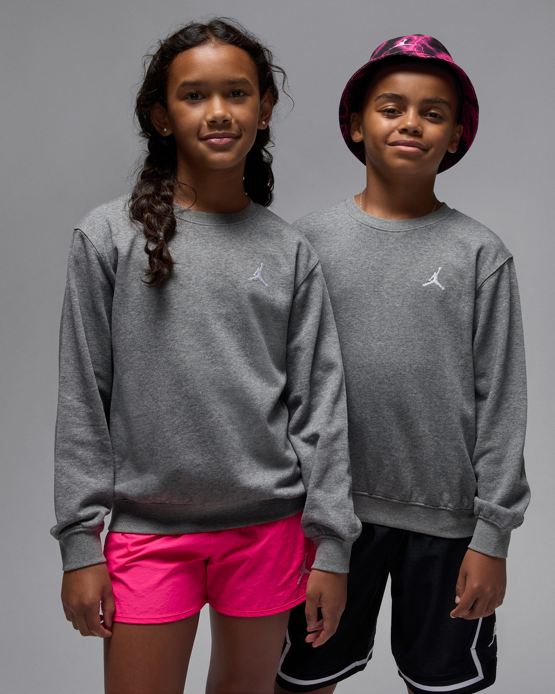 Playera con cuello redondo para niños talla grande Jordan Brooklyn French Terry - Carbono jaspeado