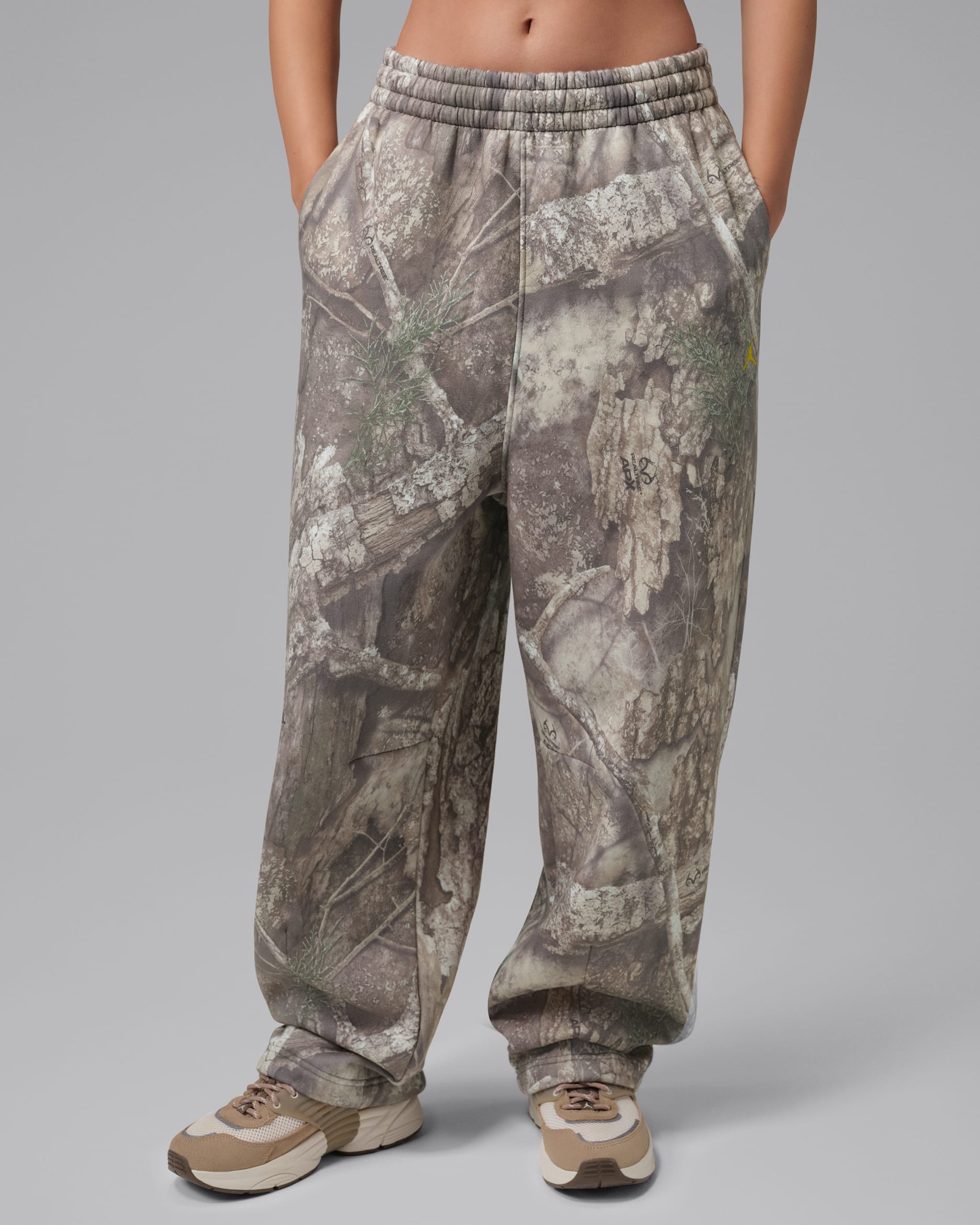 Jordan Brooklyn Fleece Women's Relaxed Wide Leg Realtree Pants - White/Bright Citron