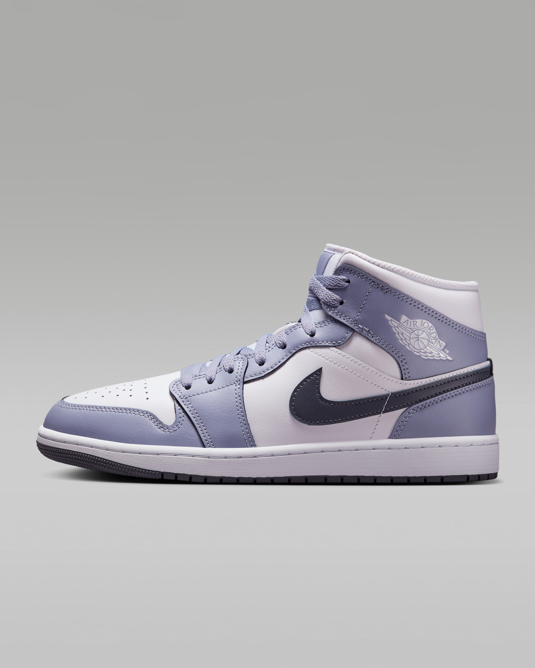 Tenis para hombre Air Jordan 1 Mid - Blanco/Índigo neblina/Gris azul oscuro