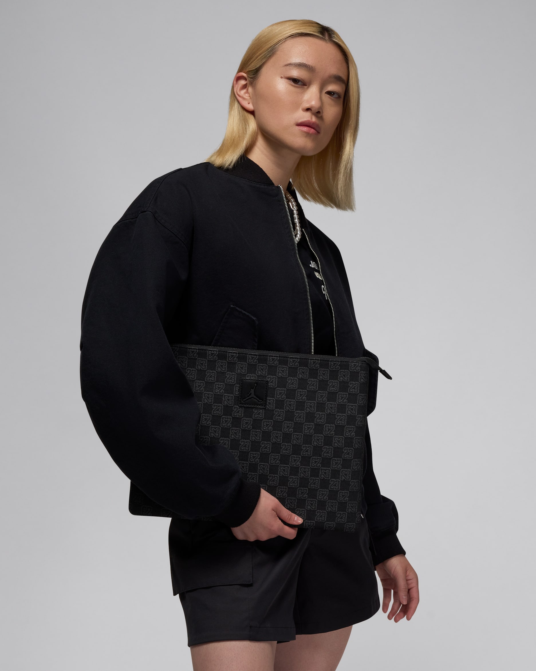 Jordan Monogram Pouch (0.98L) - Black