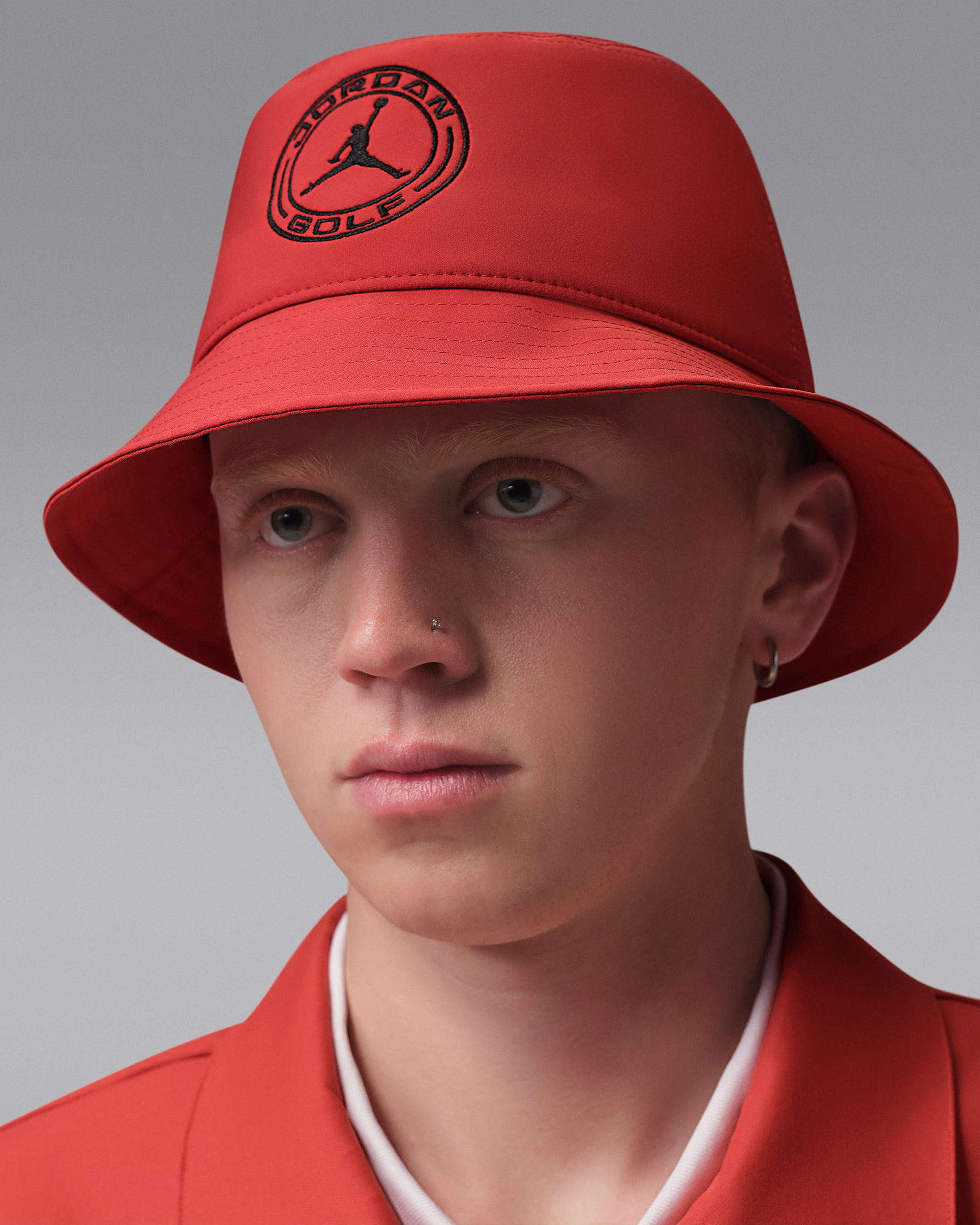 조던 에이펙스 드라이 핏 골프 버킷 - 미스틱 레드/블랙