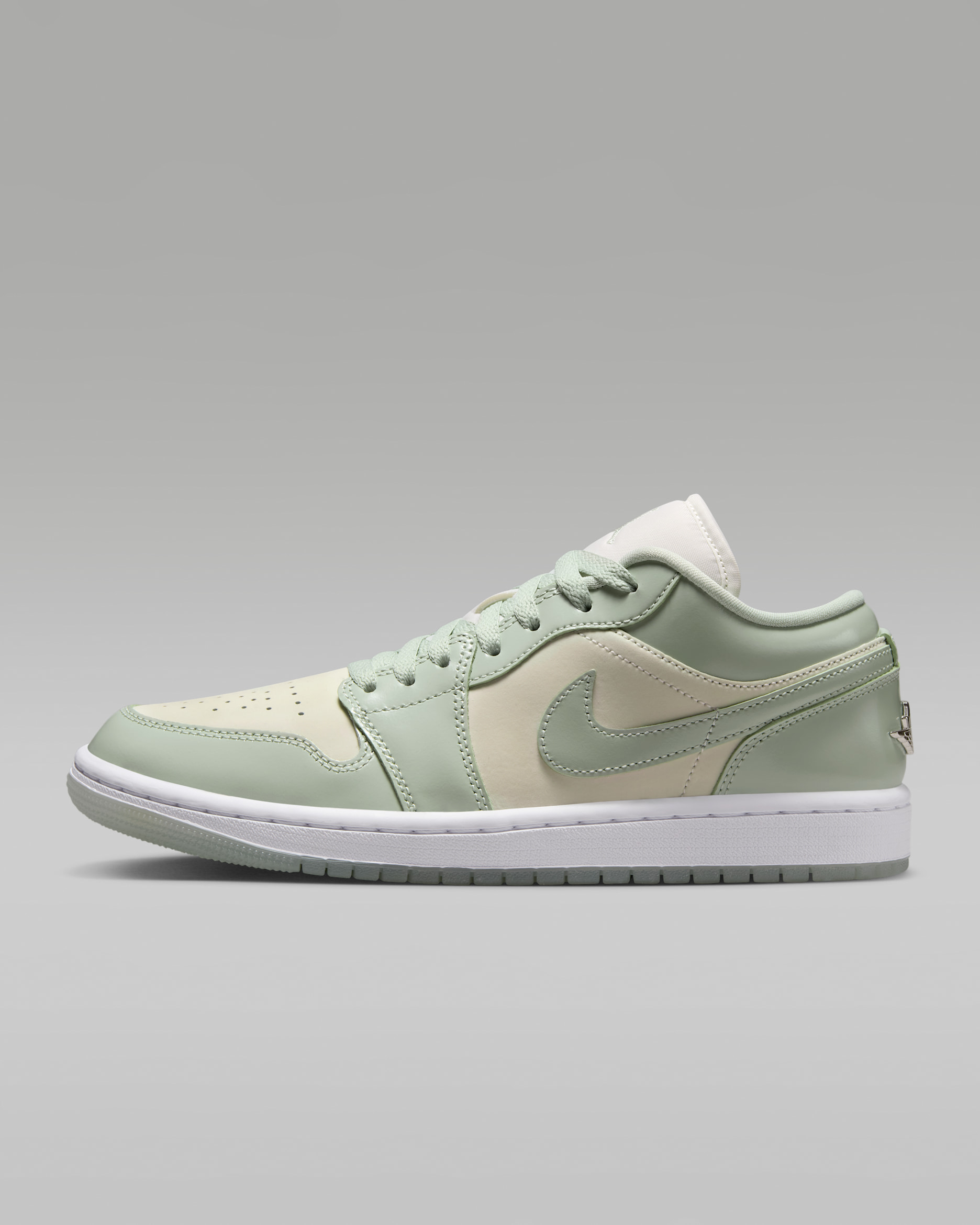 Tenis para mujer Air Jordan 1 Low SE - Vela/Plata metalizado/Blanco/Espuma de mar