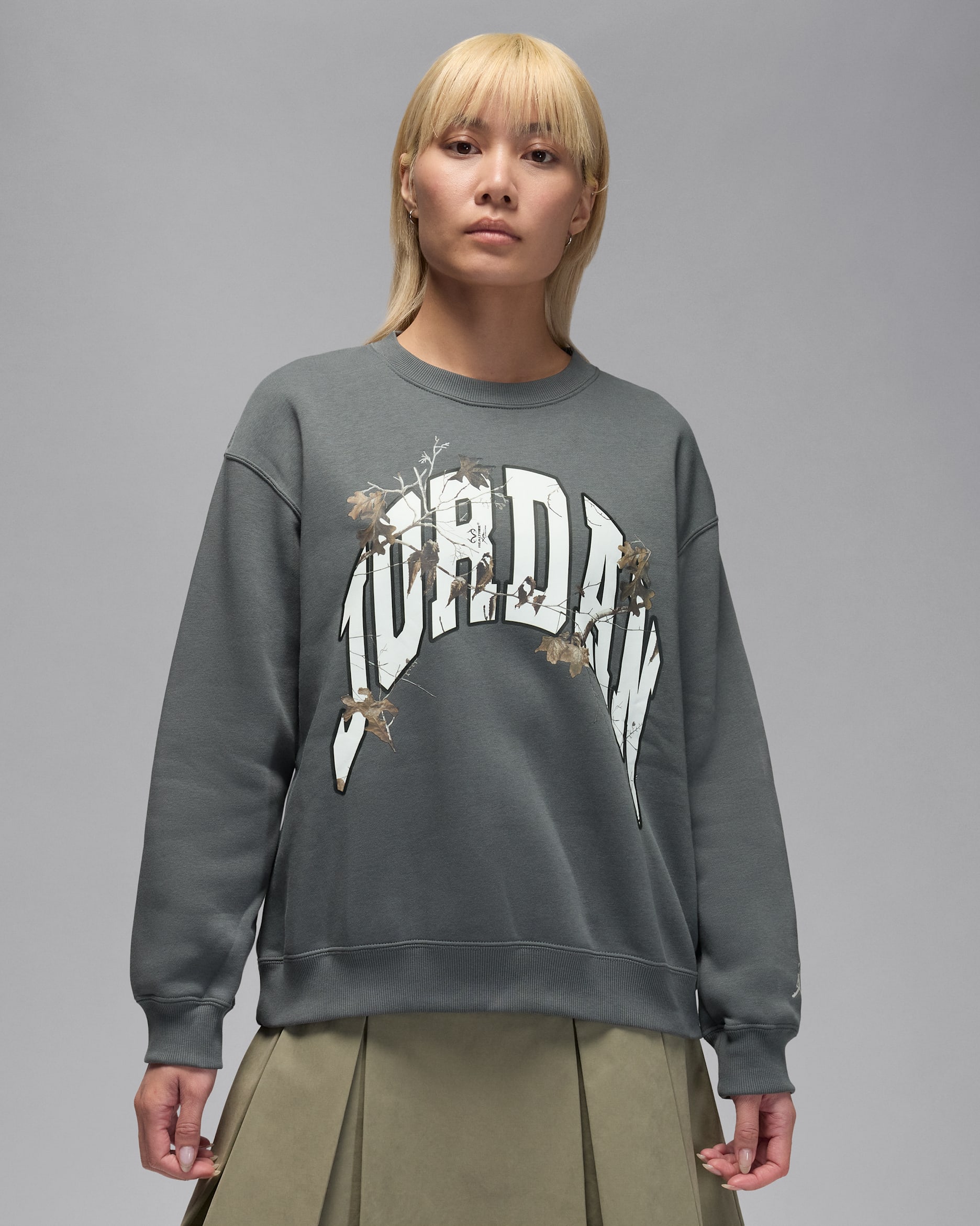 Jordan Brooklyn Fleece Women's Realtree Crew-Neck Sweatshirt - Iron Grey/Sail