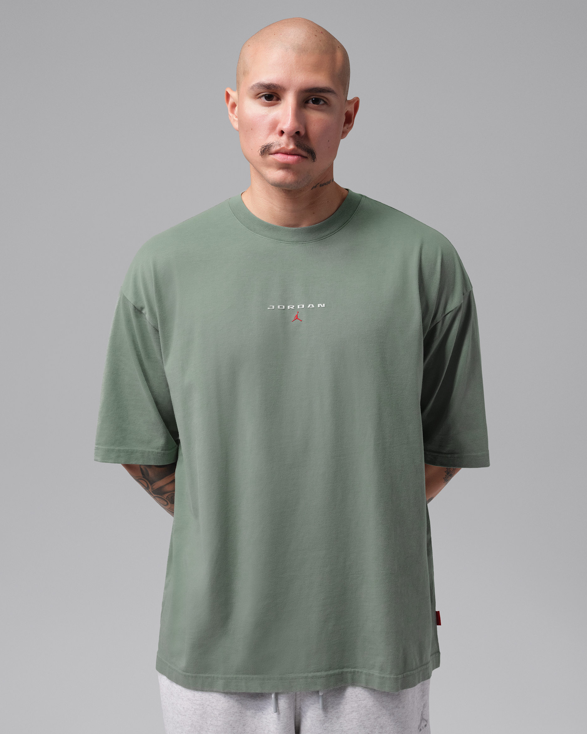 Jordan Flight Essentials Men's Oversized Patch T-Shirt - Clay Green