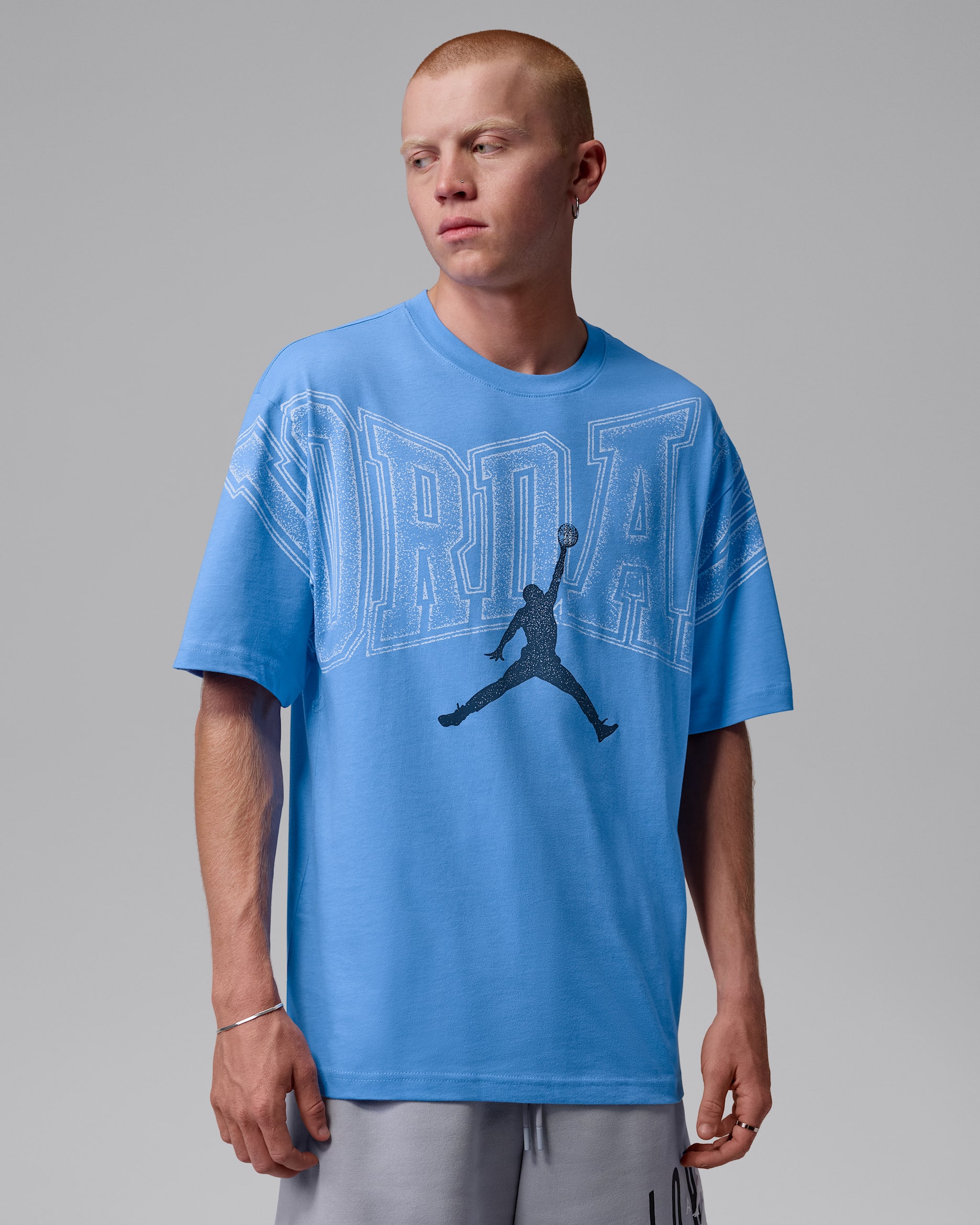 Jordan Men's Graphic T-Shirt - University Blue/Midnight Navy