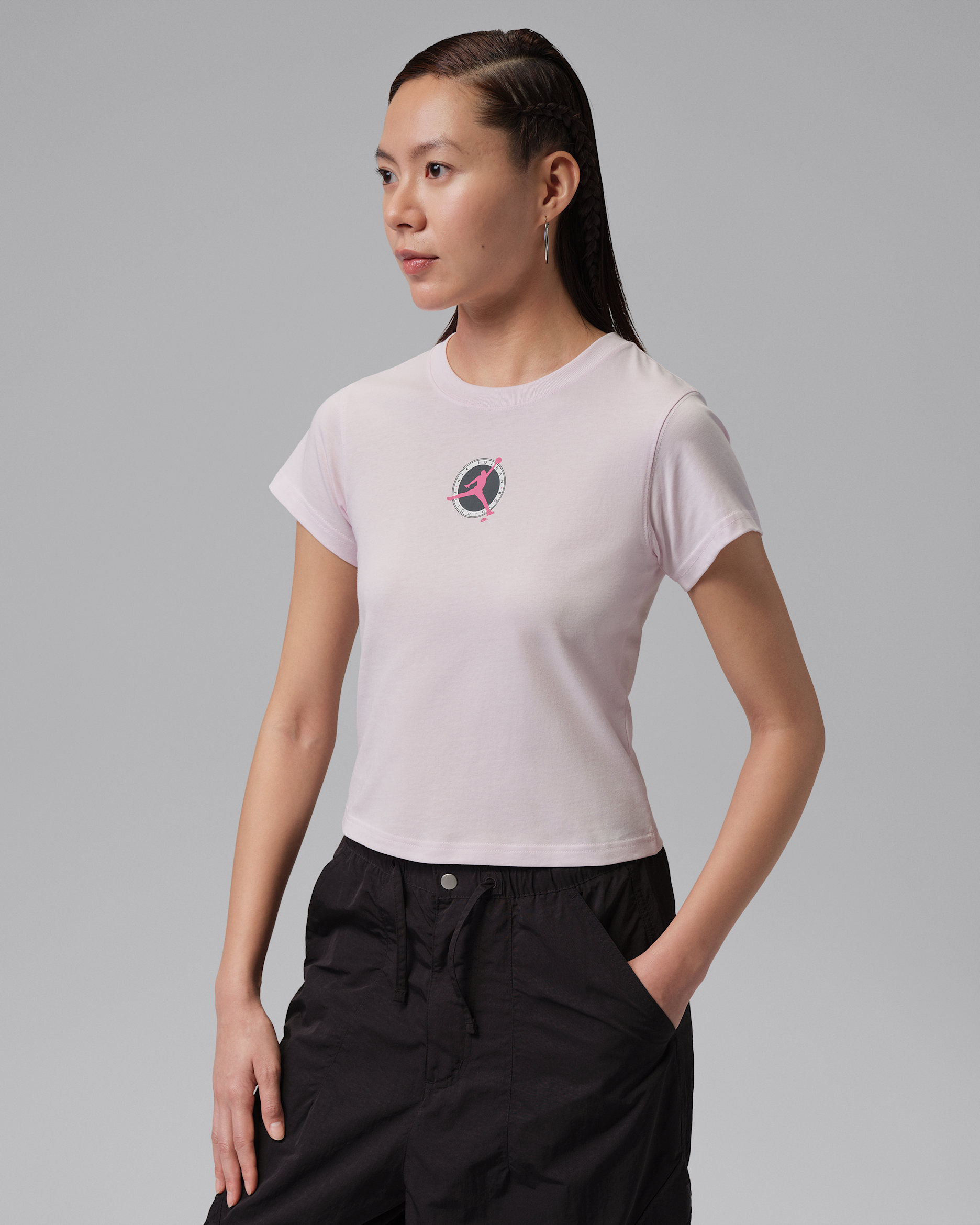 ジョーダン ブルックリン ウィメンズ グラフィック Tシャツ - パールピンク