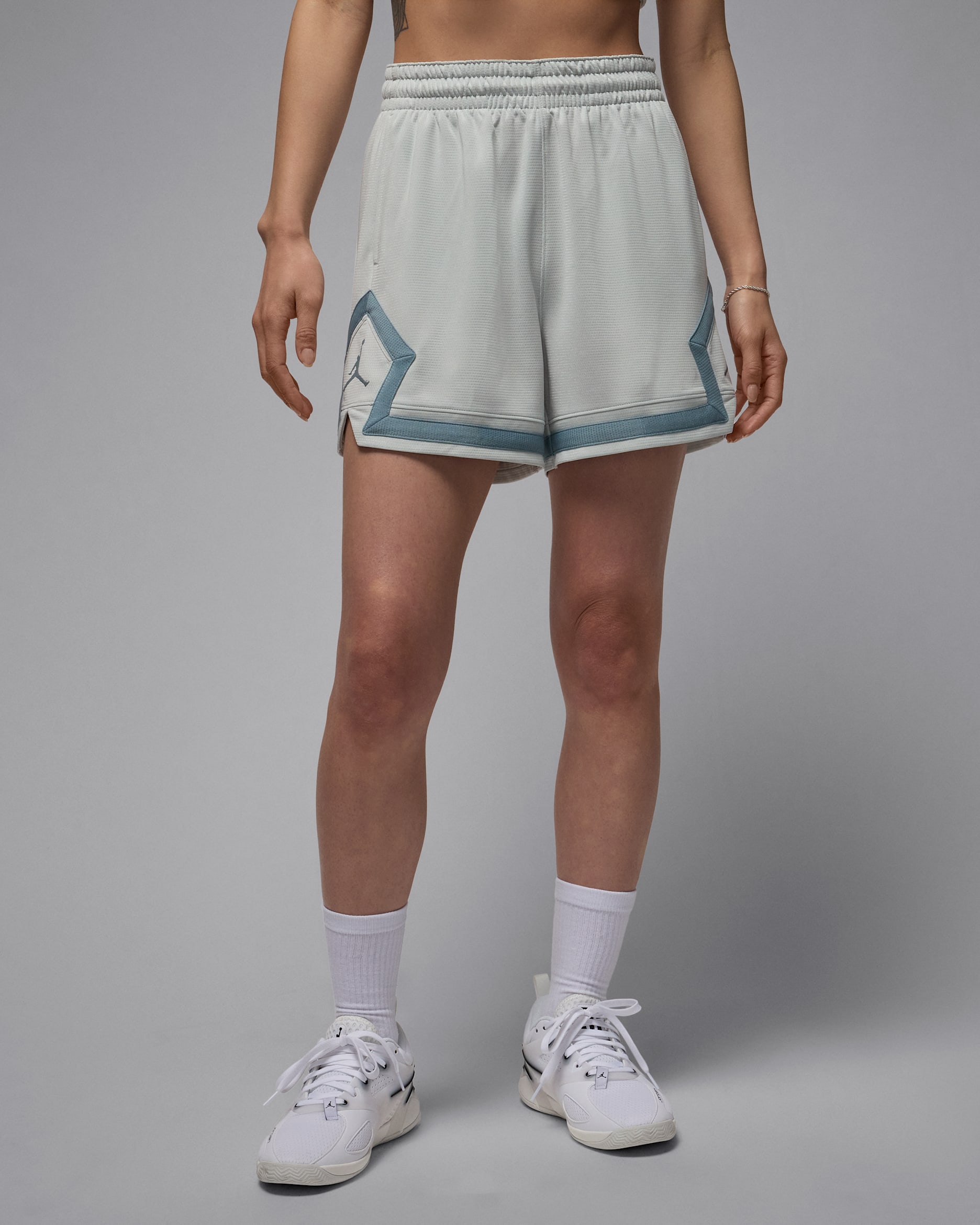 ジョーダン スポーツ ウィメンズ 10cm ダイアモンド ショートパンツ - ライトシルバー/ライトシルバー/エイビエイターグレー/エイビエイターグレー