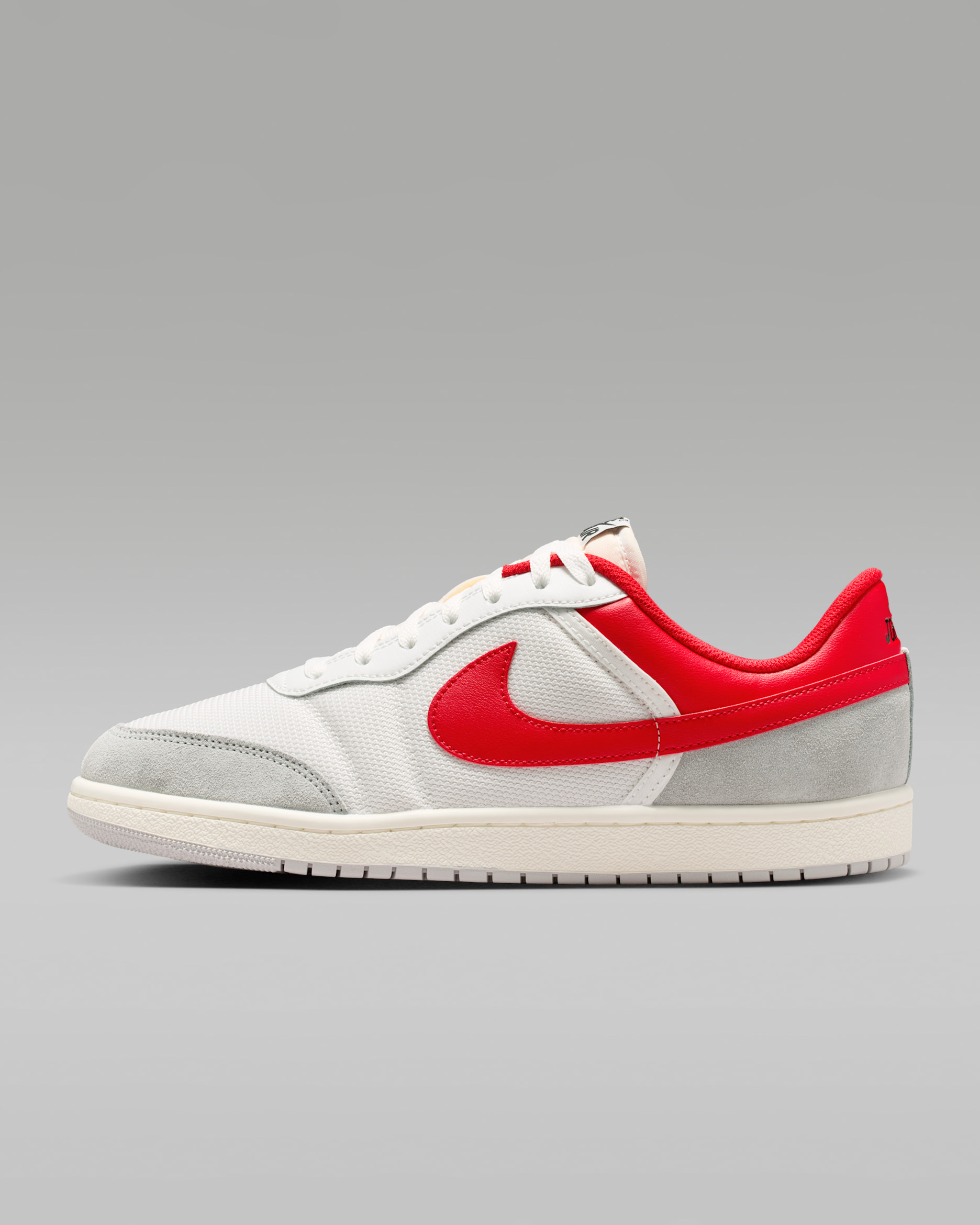 Air Jordan Skyline Low Men's Shoes - Summit White/University Red/Light Smoke Grey/Black