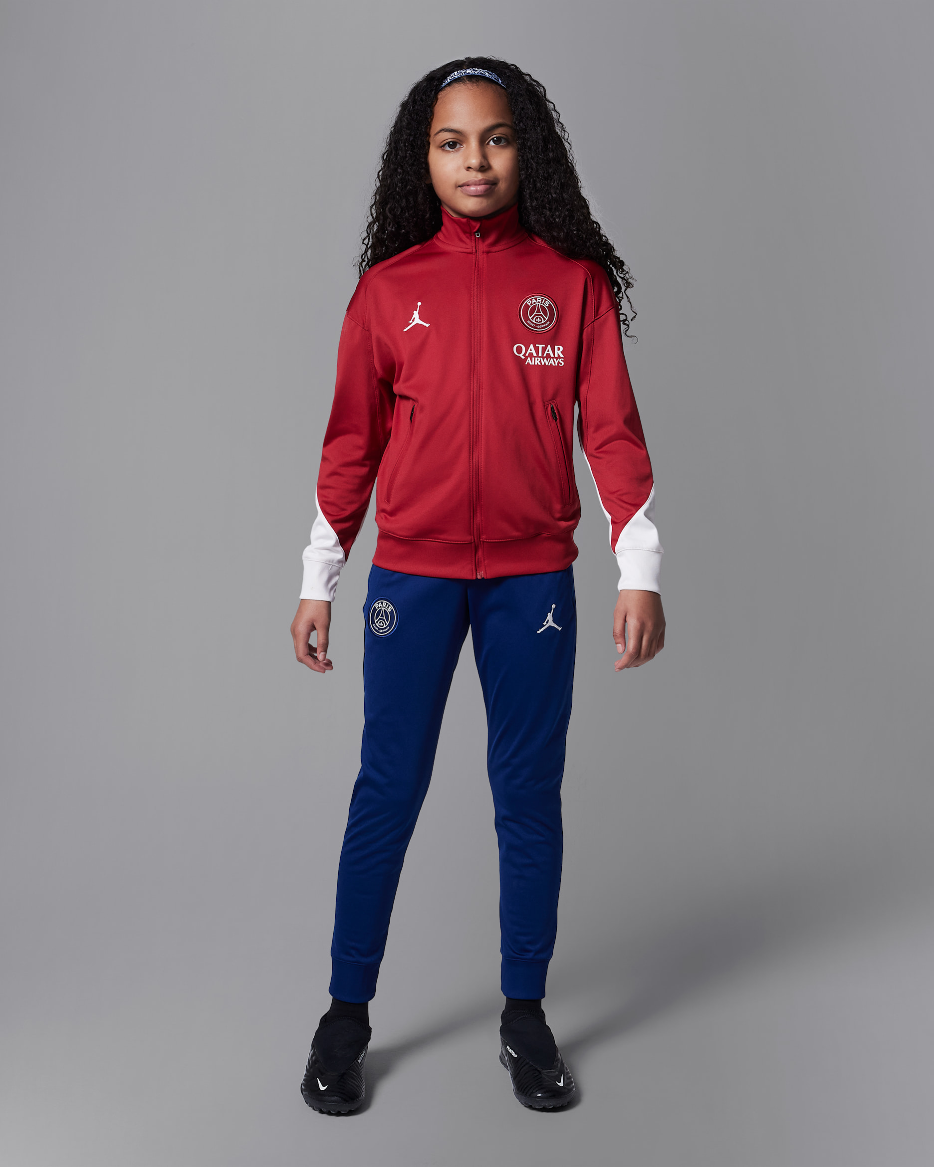 パリ サンジェルマン (PSG) ストライク フォース ジュニア ジョーダン Dri-FIT サッカー ニット トラックスーツ - ウィングス ジョーダン レッド/ブルーボイド/ファントム/ファントム